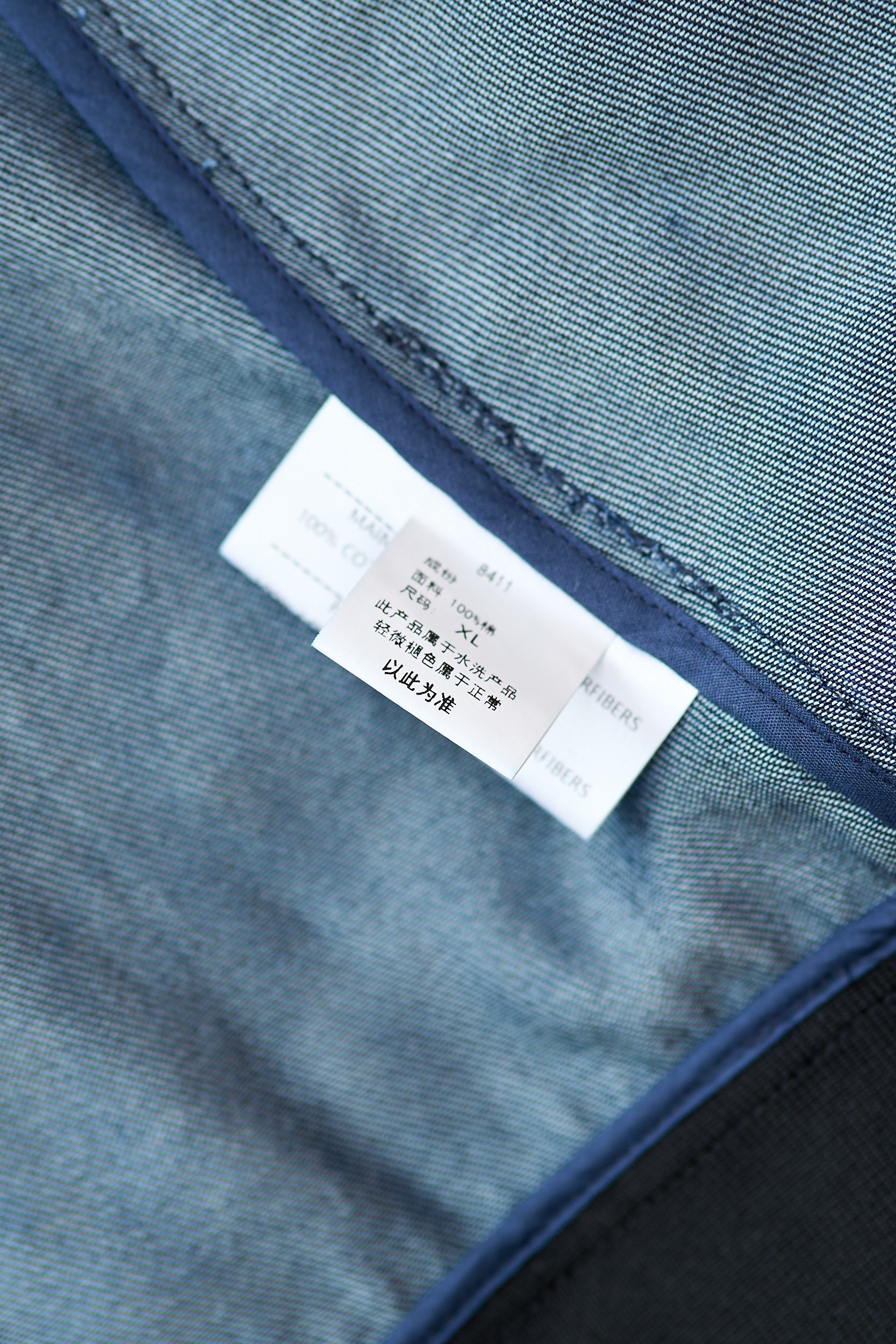 【Kiton牛仔夹克——经典棒球服款式】这款Kiton夹克采用优质100%纯棉面料，质地厚实且柔软，具有