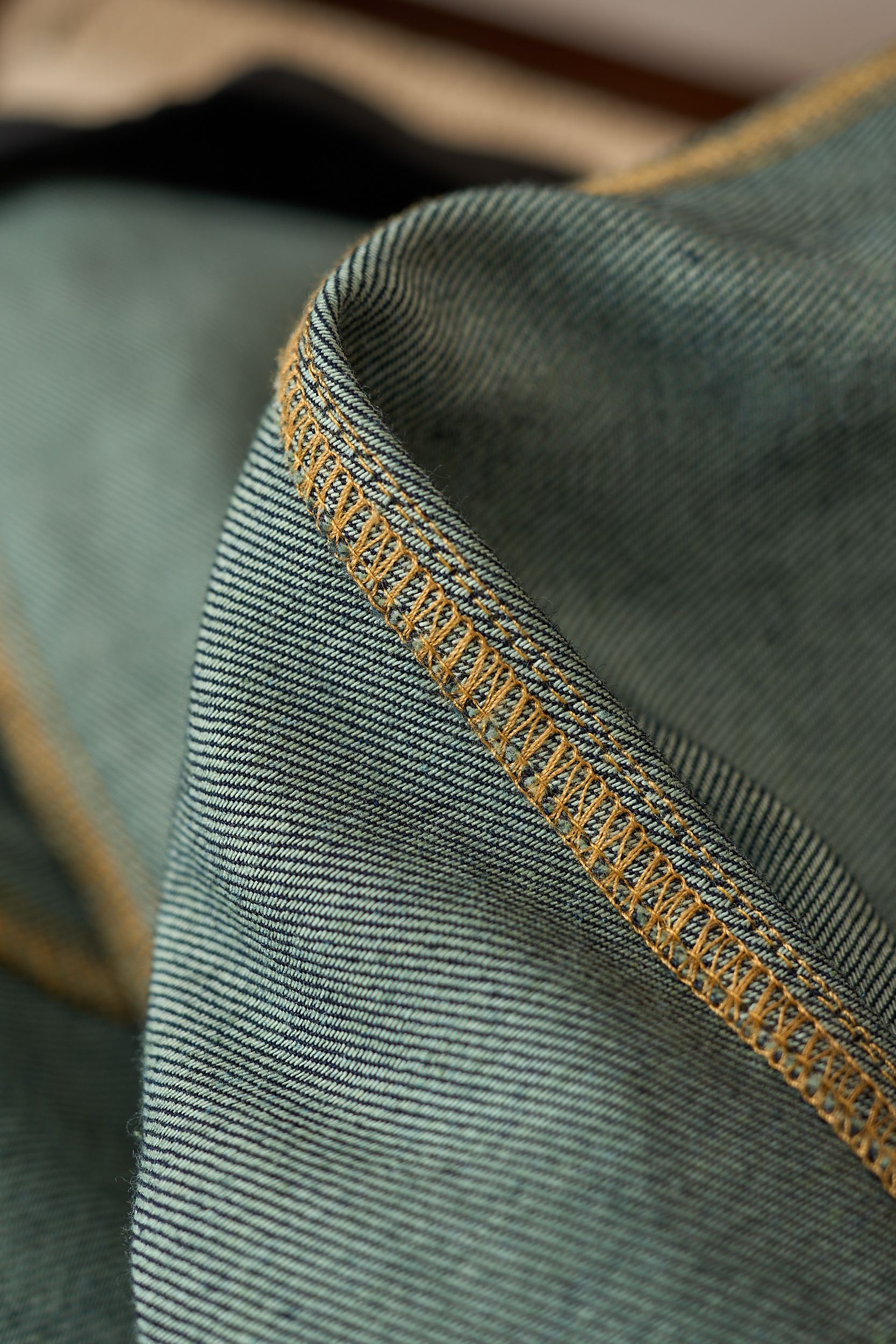 Review of High-Quality Light Blue Jeans with Unique Design and Durable Materials - 图片 8