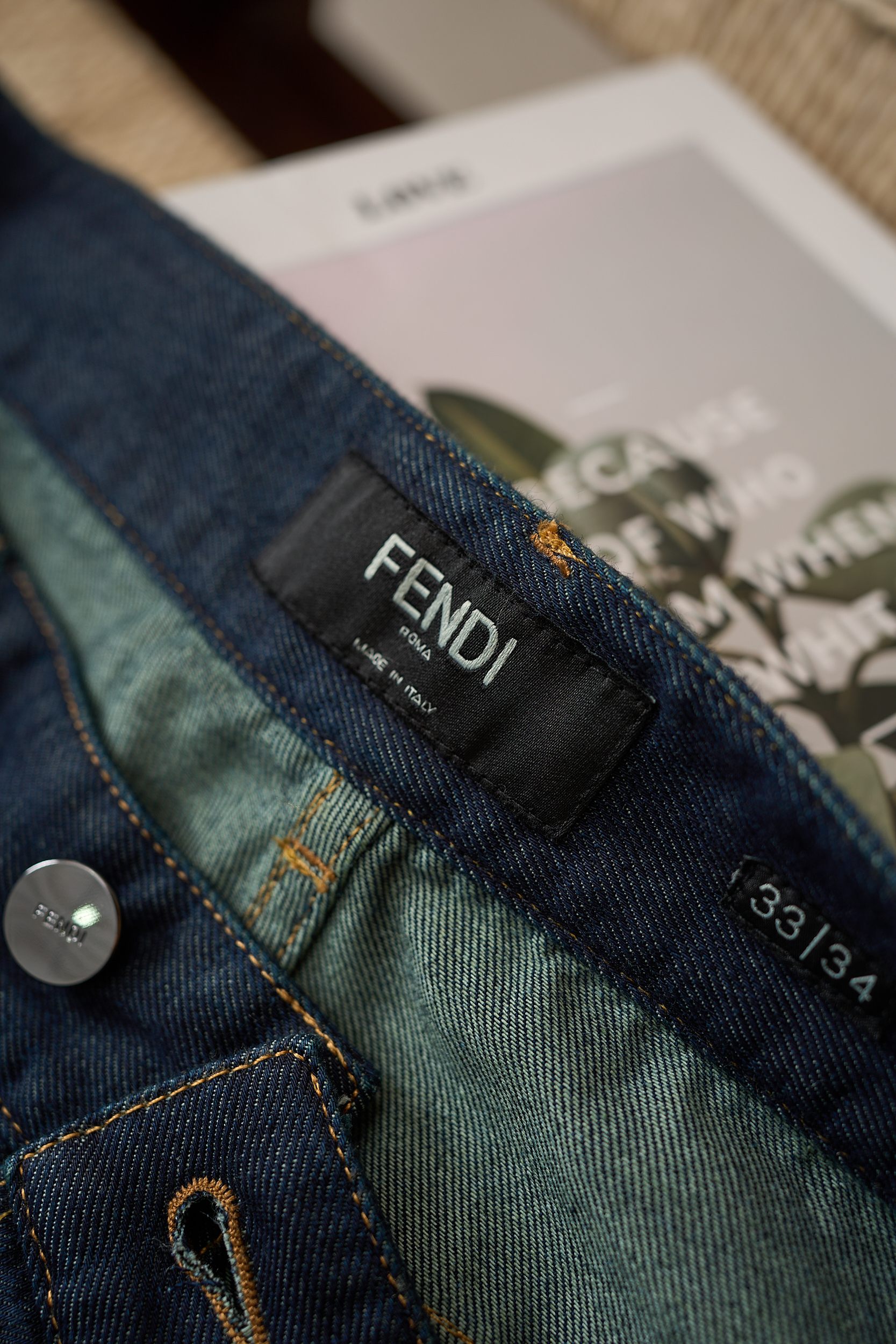 Review of High-Quality Light Blue Jeans with Unique Design and Durable Materials - 图片 6