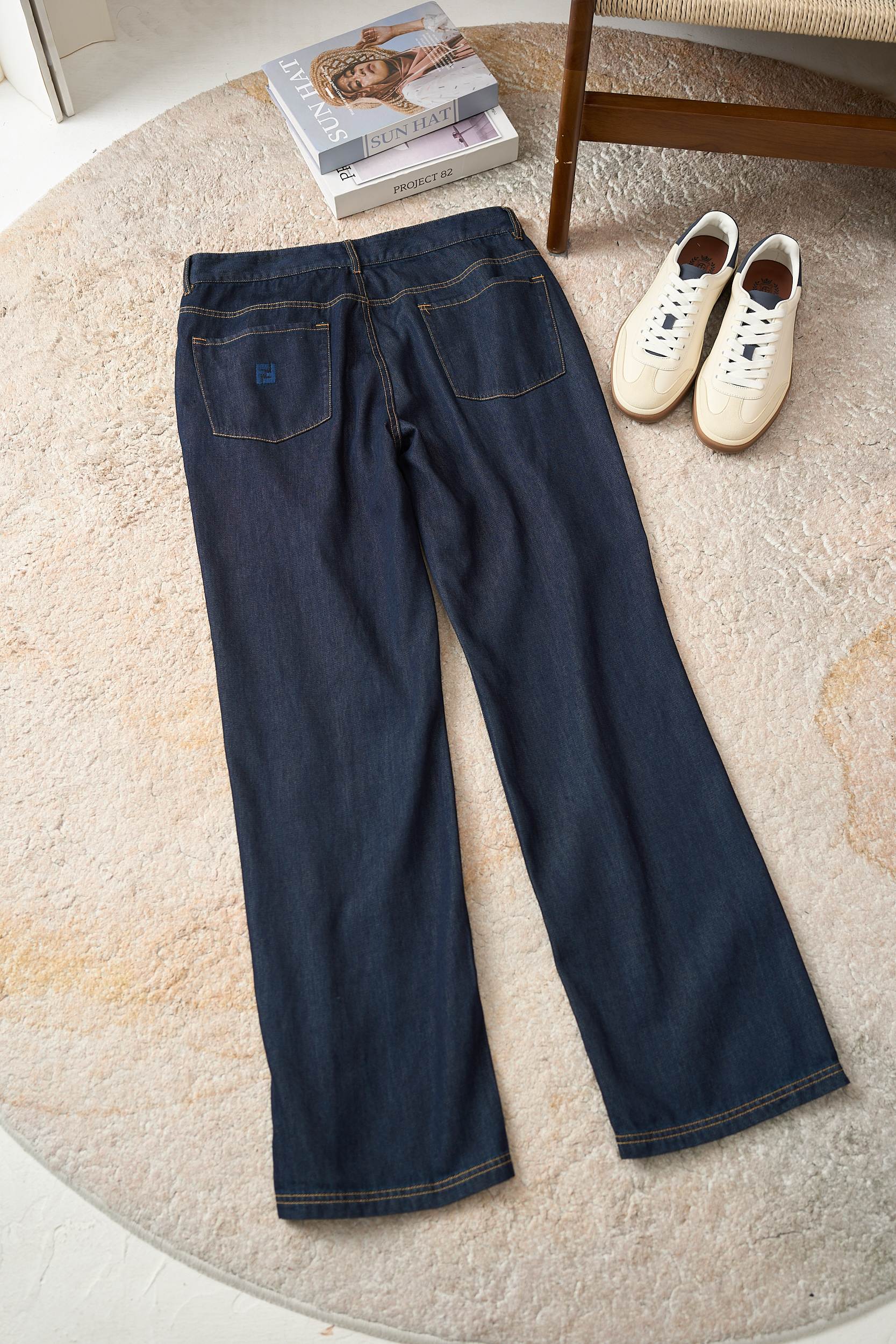 Review of High-Quality Light Blue Jeans with Unique Design and Durable Materials - 图片 4