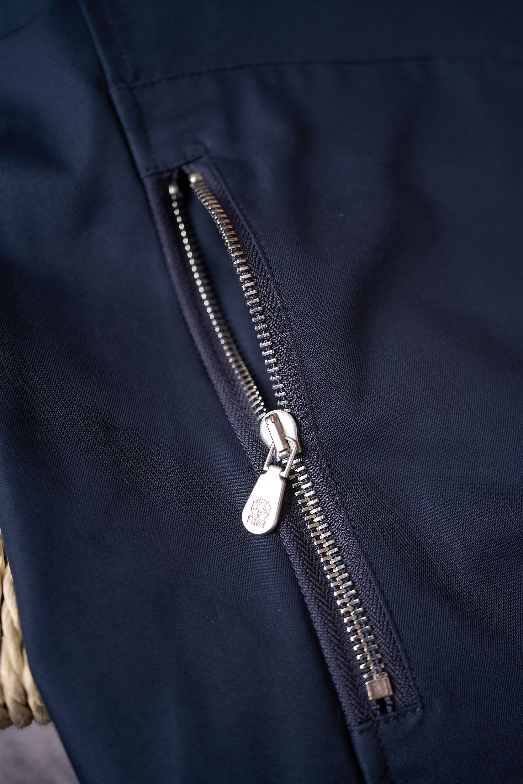 【于简约廓形，邂逅意式奢华美学 BC轻商务夹克外套】在男士时尚的广袤版图中，总有一些品牌宛如璀璨星辰，以