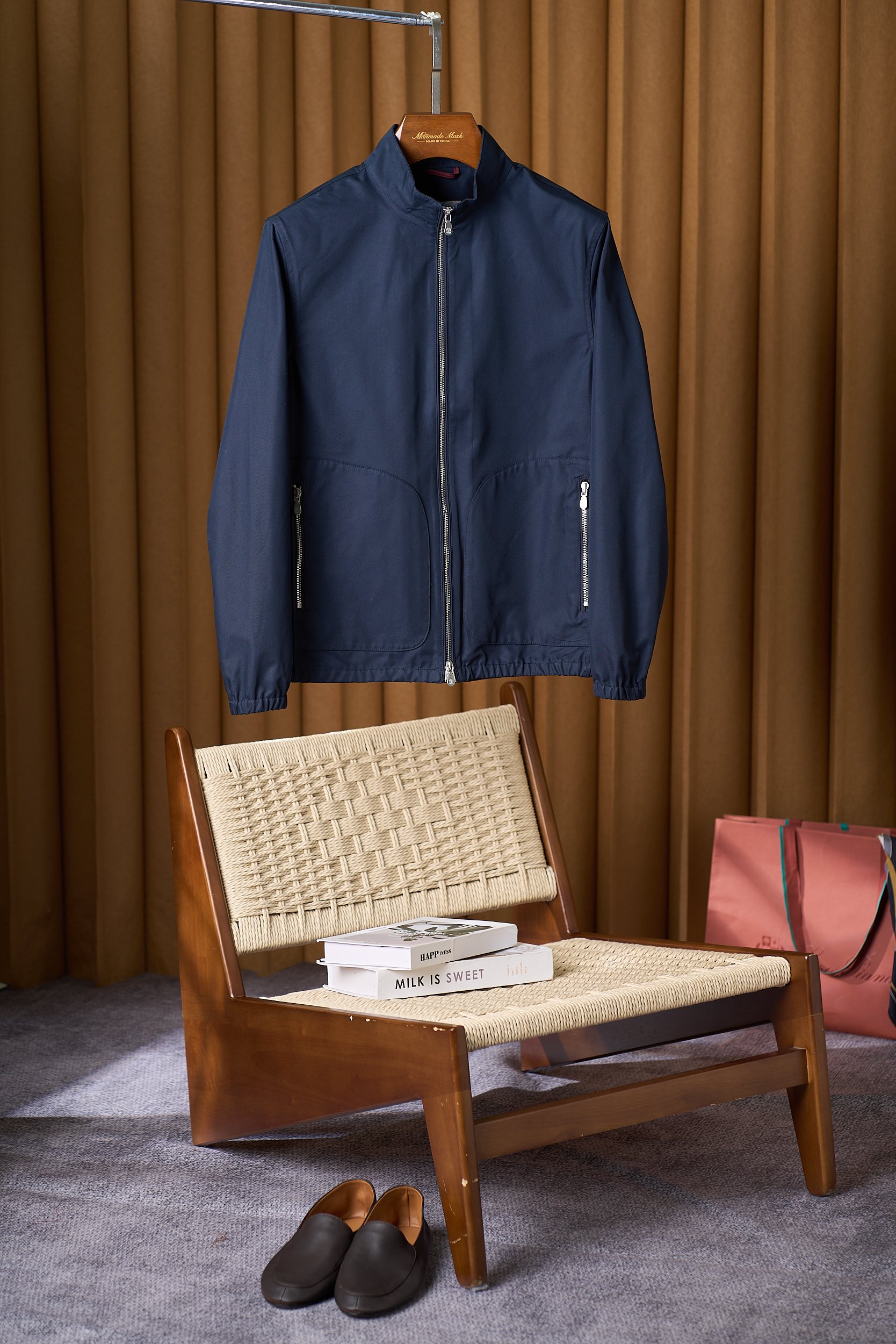 【于简约廓形，邂逅意式奢华美学 BC轻商务夹克外套】在男士时尚的广袤版图中，总有一些品牌宛如璀璨星辰，以