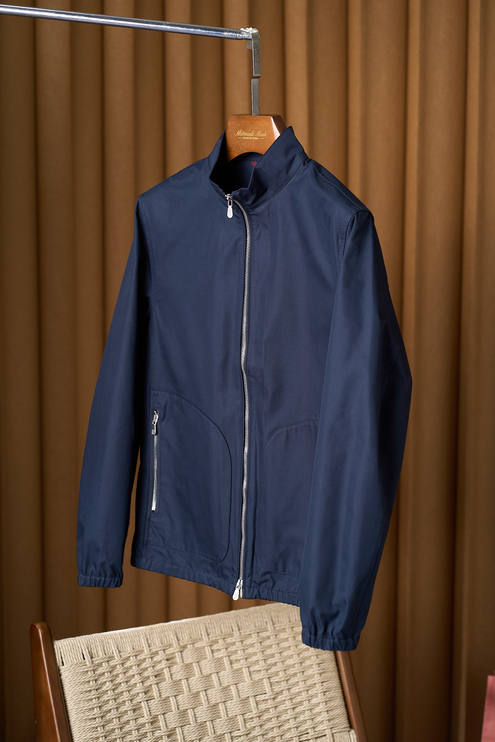 【于简约廓形，邂逅意式奢华美学 BC轻商务夹克外套】在男士时尚的广袤版图中，总有一些品牌宛如璀璨星辰，以