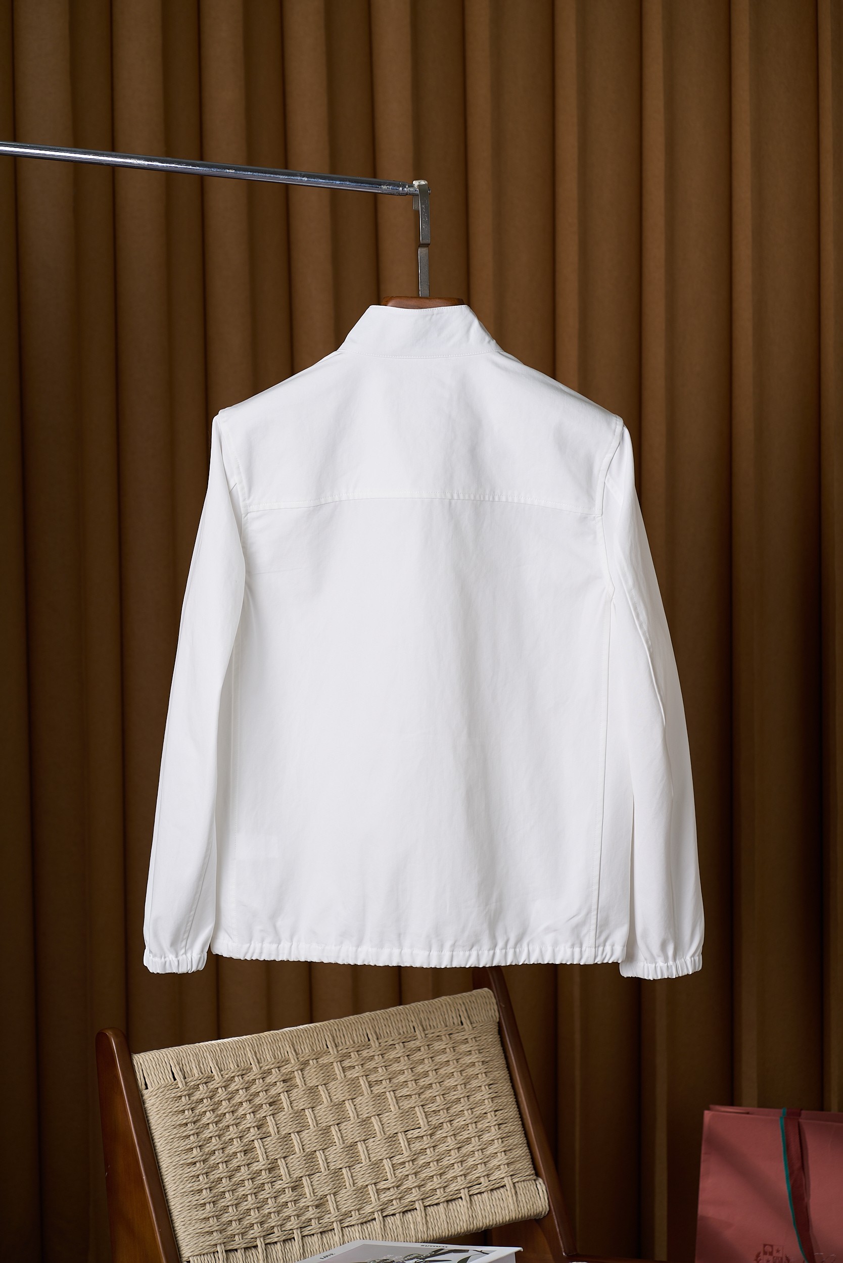 【于简约廓形，邂逅意式奢华美学 BC轻商务夹克外套】在男士时尚的广袤版图中，总有一些品牌宛如璀璨星辰，以