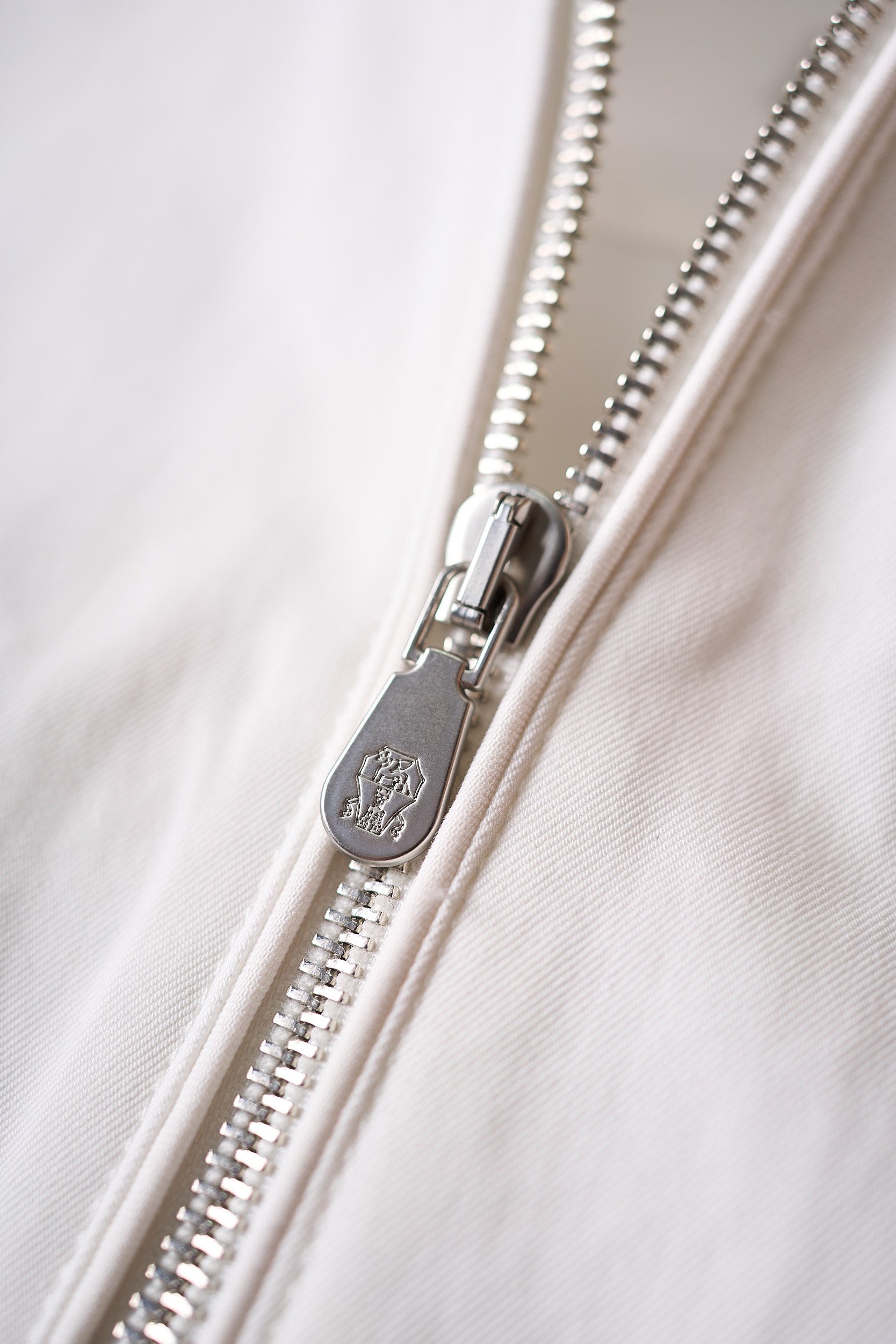 【于简约廓形，邂逅意式奢华美学 BC轻商务夹克外套】在男士时尚的广袤版图中，总有一些品牌宛如璀璨星辰，以