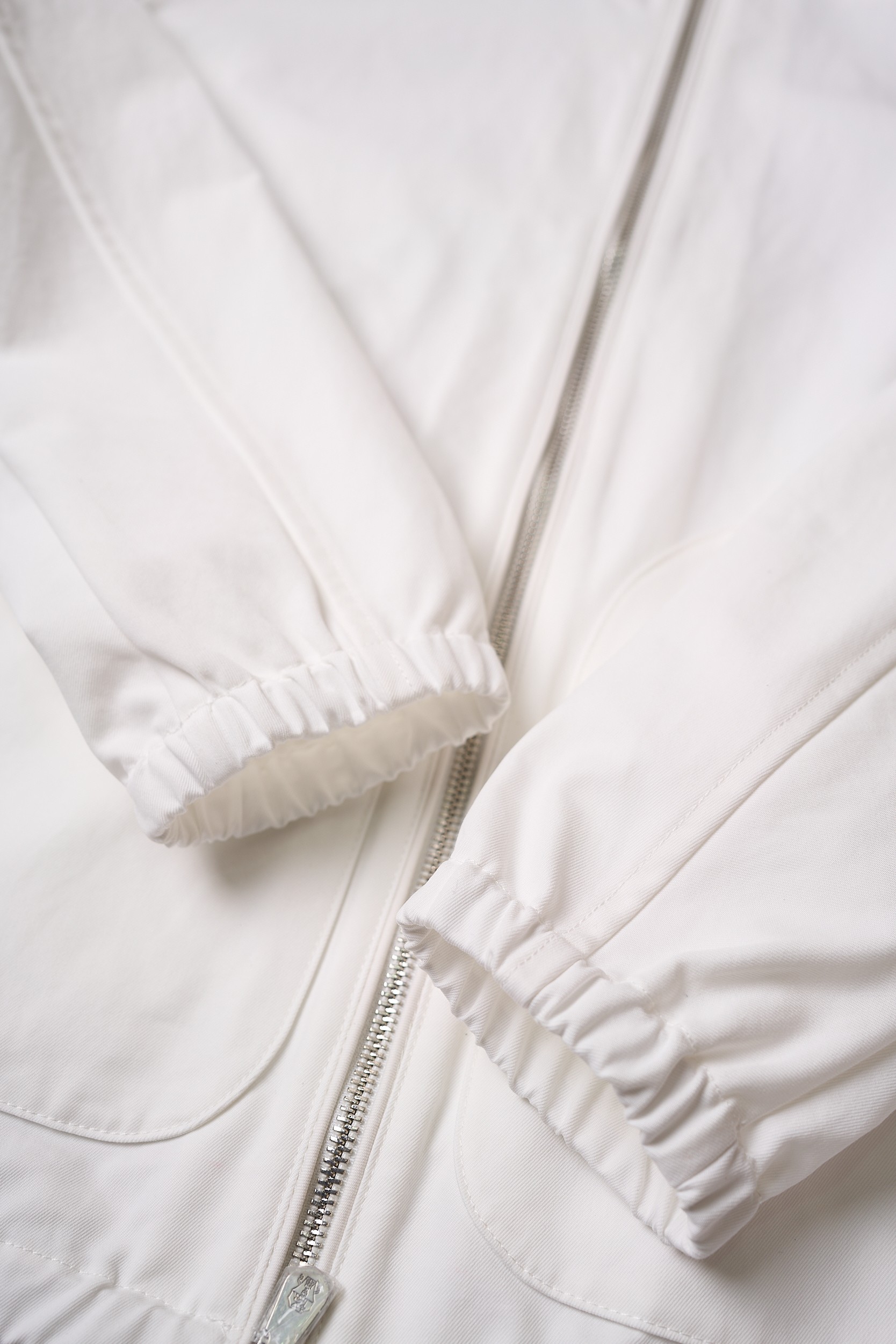 【于简约廓形，邂逅意式奢华美学 BC轻商务夹克外套】在男士时尚的广袤版图中，总有一些品牌宛如璀璨星辰，以