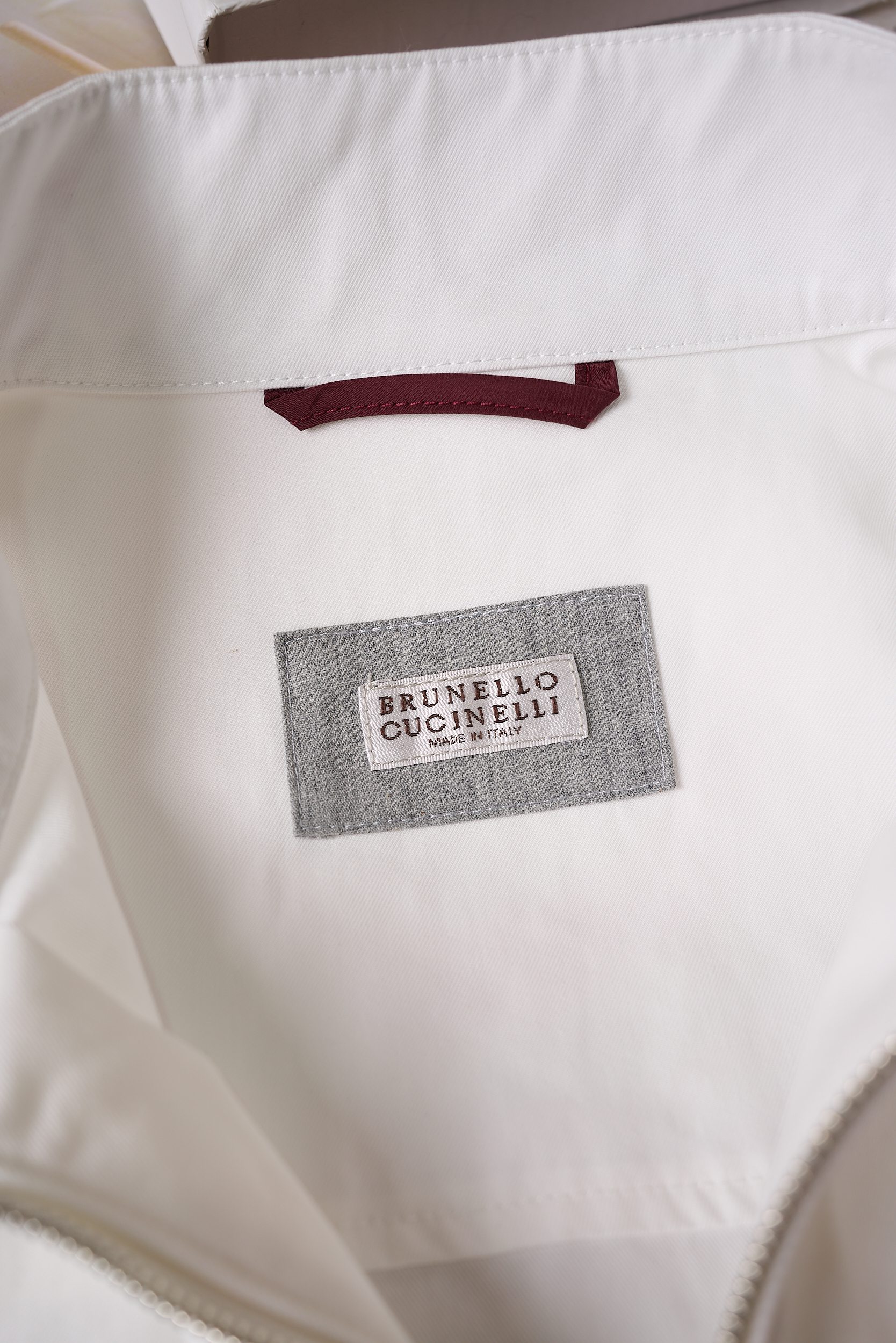 【于简约廓形，邂逅意式奢华美学 BC轻商务夹克外套】在男士时尚的广袤版图中，总有一些品牌宛如璀璨星辰，以