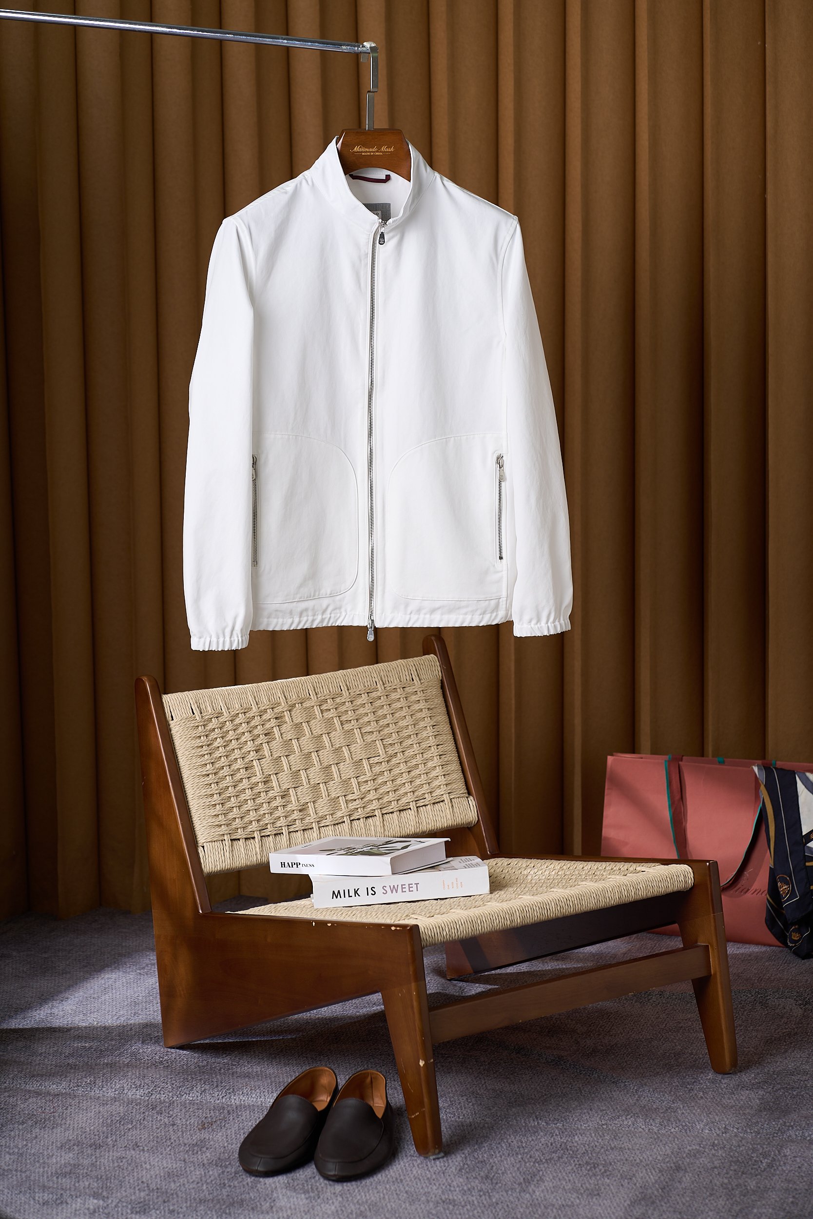 【于简约廓形，邂逅意式奢华美学 BC轻商务夹克外套】在男士时尚的广袤版图中，总有一些品牌宛如璀璨星辰，以