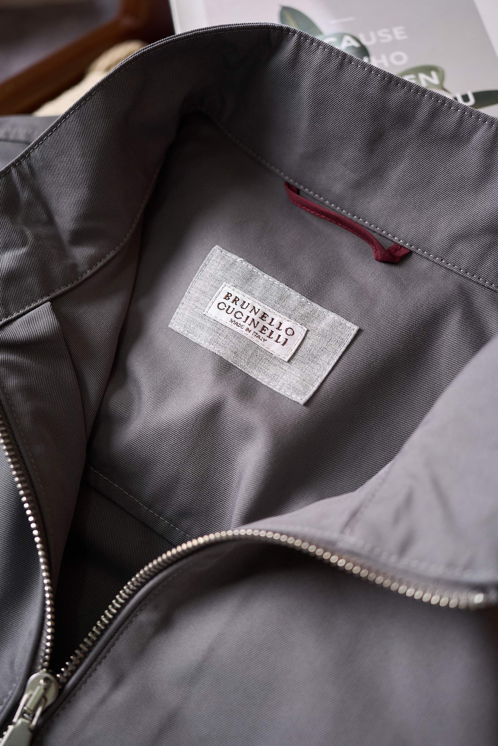 【于简约廓形，邂逅意式奢华美学 BC轻商务夹克外套】在男士时尚的广袤版图中，总有一些品牌宛如璀璨星辰，以