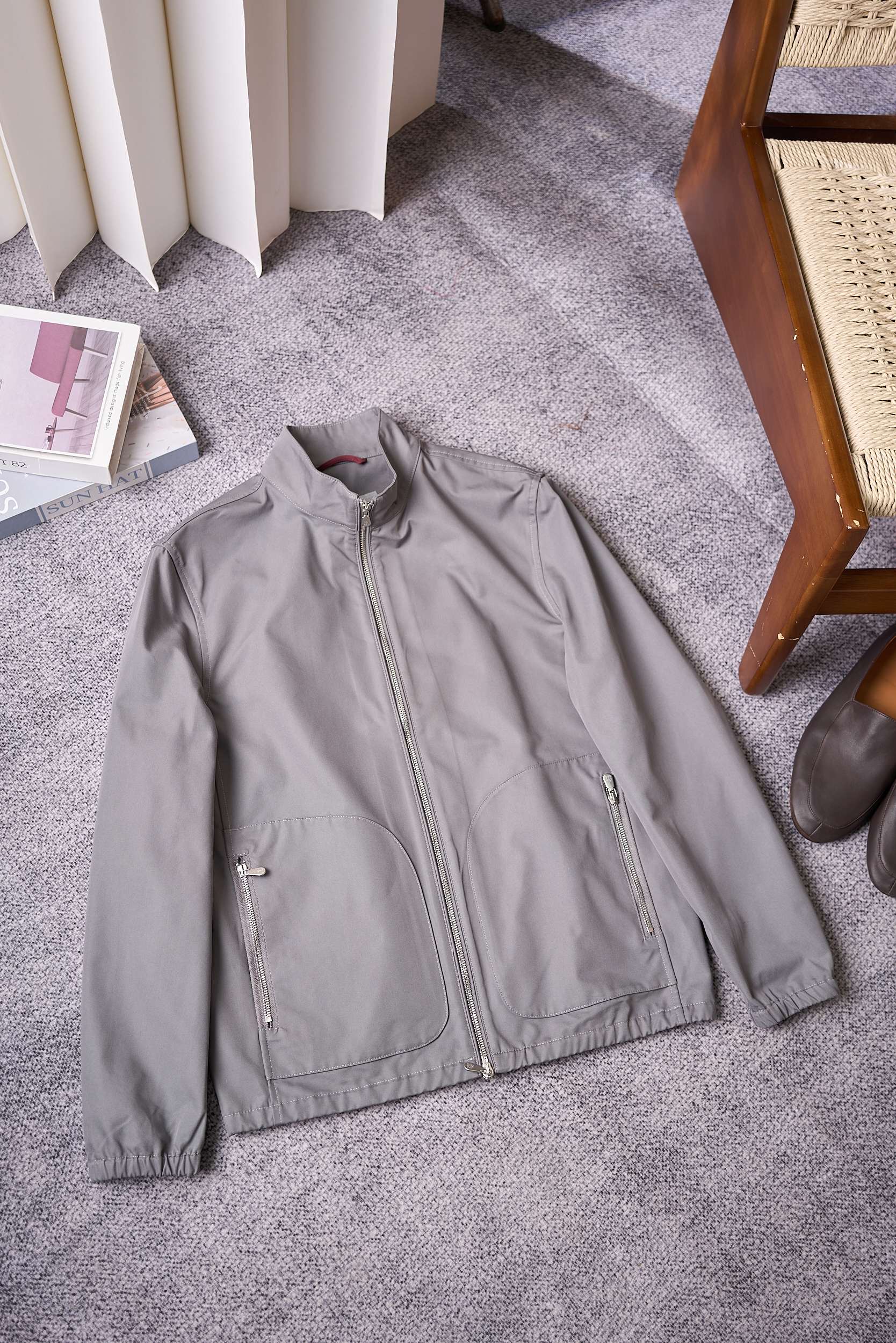 【于简约廓形，邂逅意式奢华美学 BC轻商务夹克外套】在男士时尚的广袤版图中，总有一些品牌宛如璀璨星辰，以