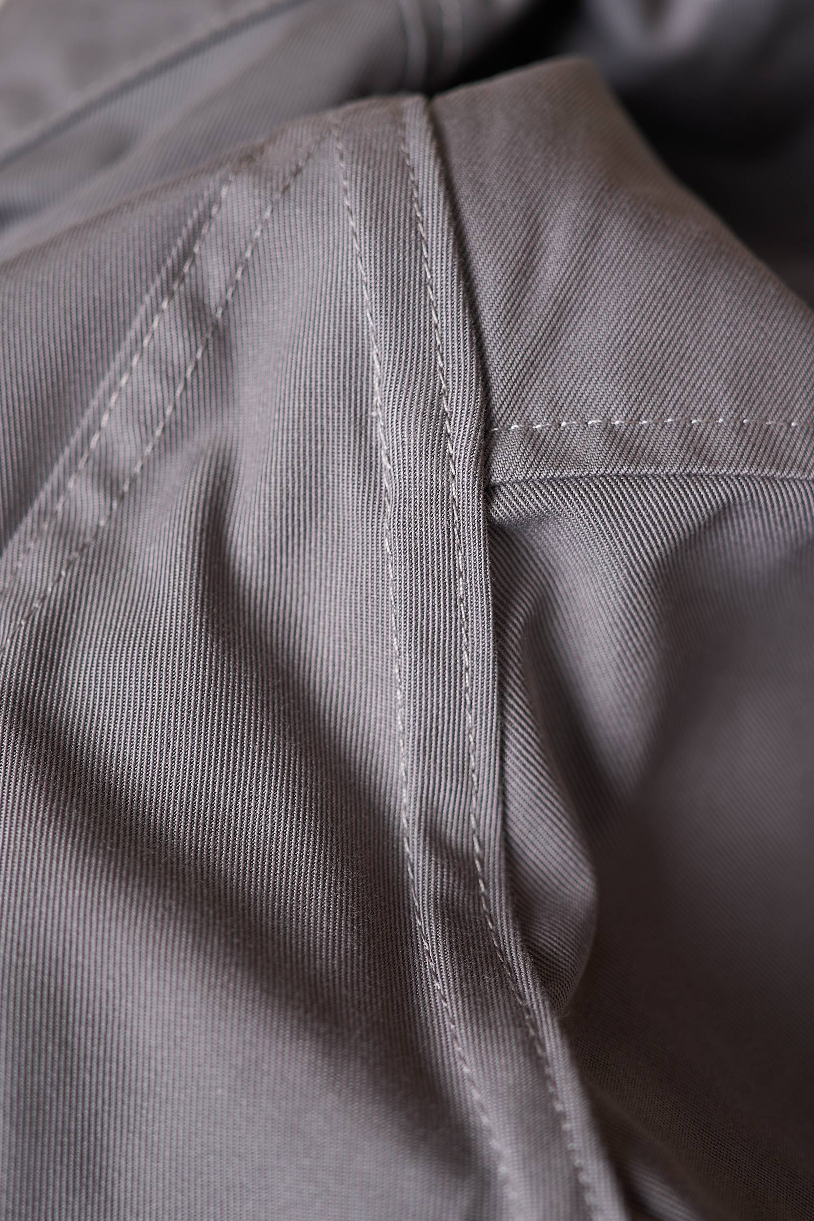 【于简约廓形，邂逅意式奢华美学 BC轻商务夹克外套】在男士时尚的广袤版图中，总有一些品牌宛如璀璨星辰，以