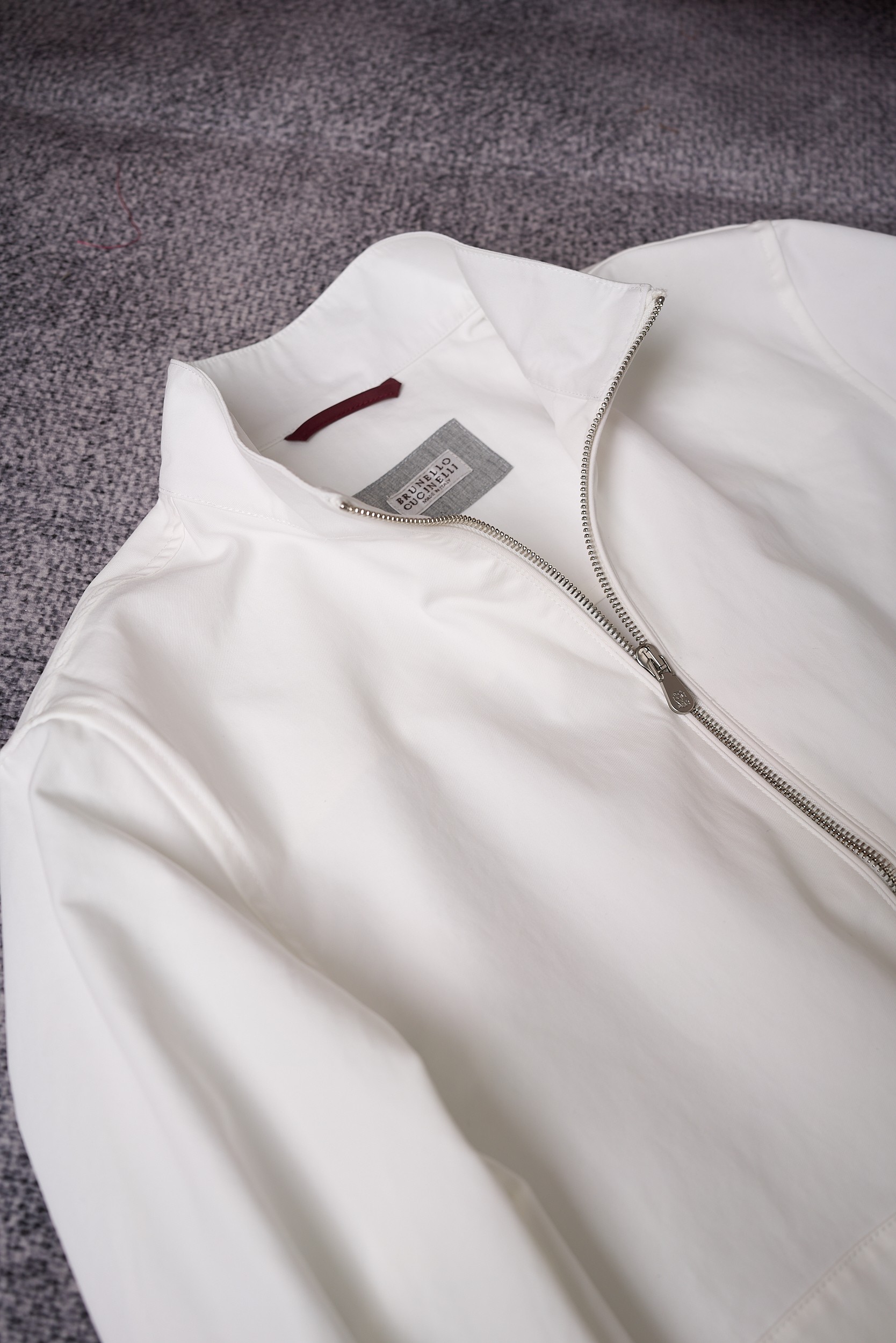 【于简约廓形，邂逅意式奢华美学 BC轻商务夹克外套】在男士时尚的广袤版图中，总有一些品牌宛如璀璨星辰，以