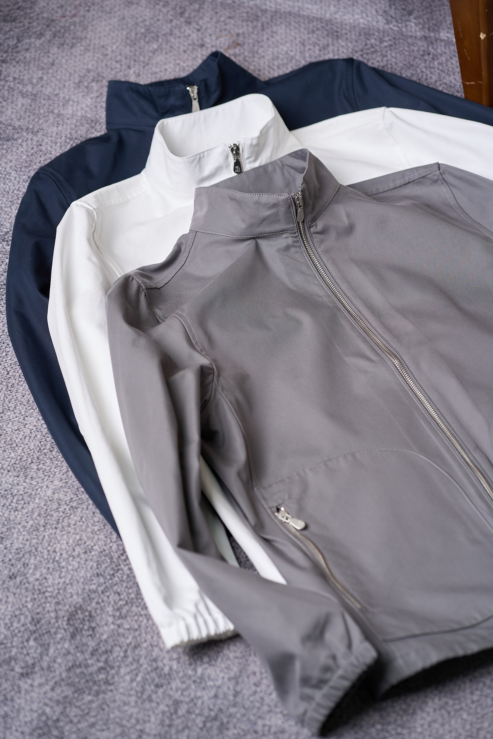 【于简约廓形，邂逅意式奢华美学 BC轻商务夹克外套】在男士时尚的广袤版图中，总有一些品牌宛如璀璨星辰，以