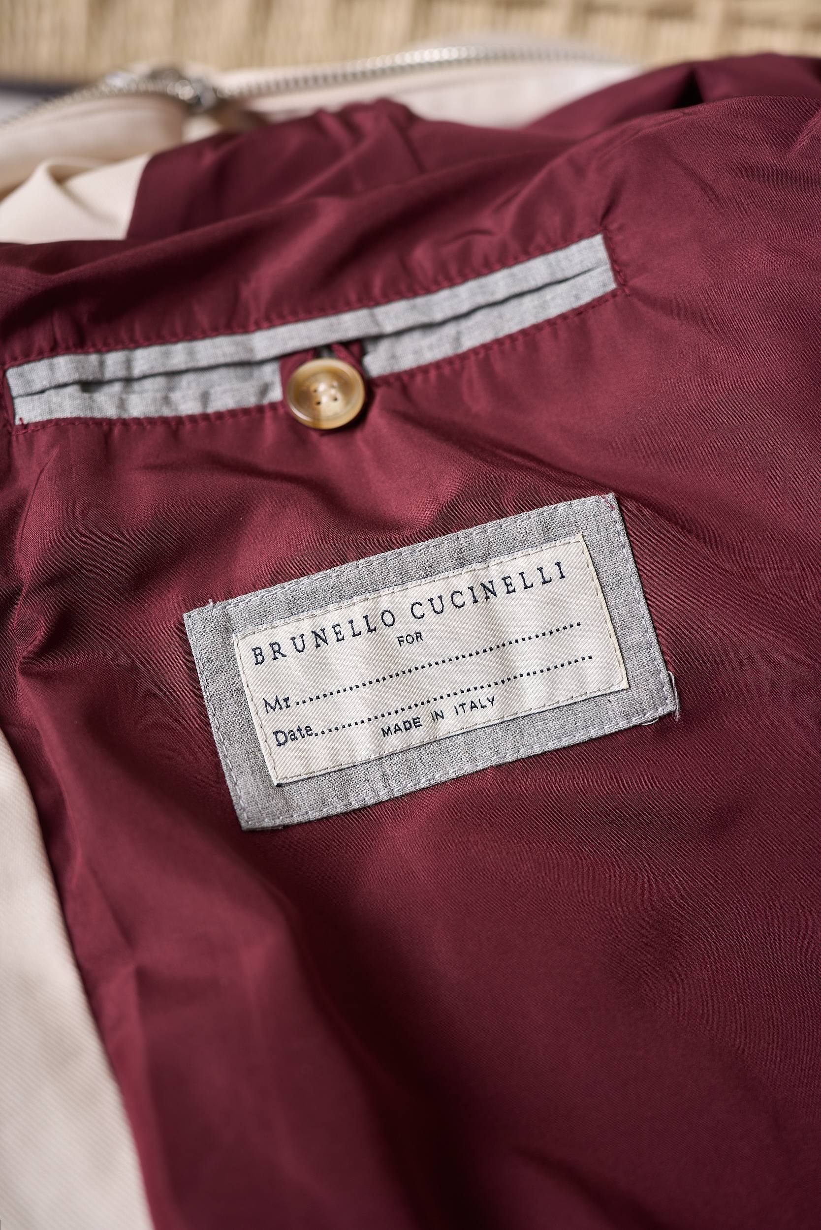 【于简约廓形，邂逅意式奢华美学 BC轻商务夹克外套】在男士时尚的广袤版图中，总有一些品牌宛如璀璨星辰，以