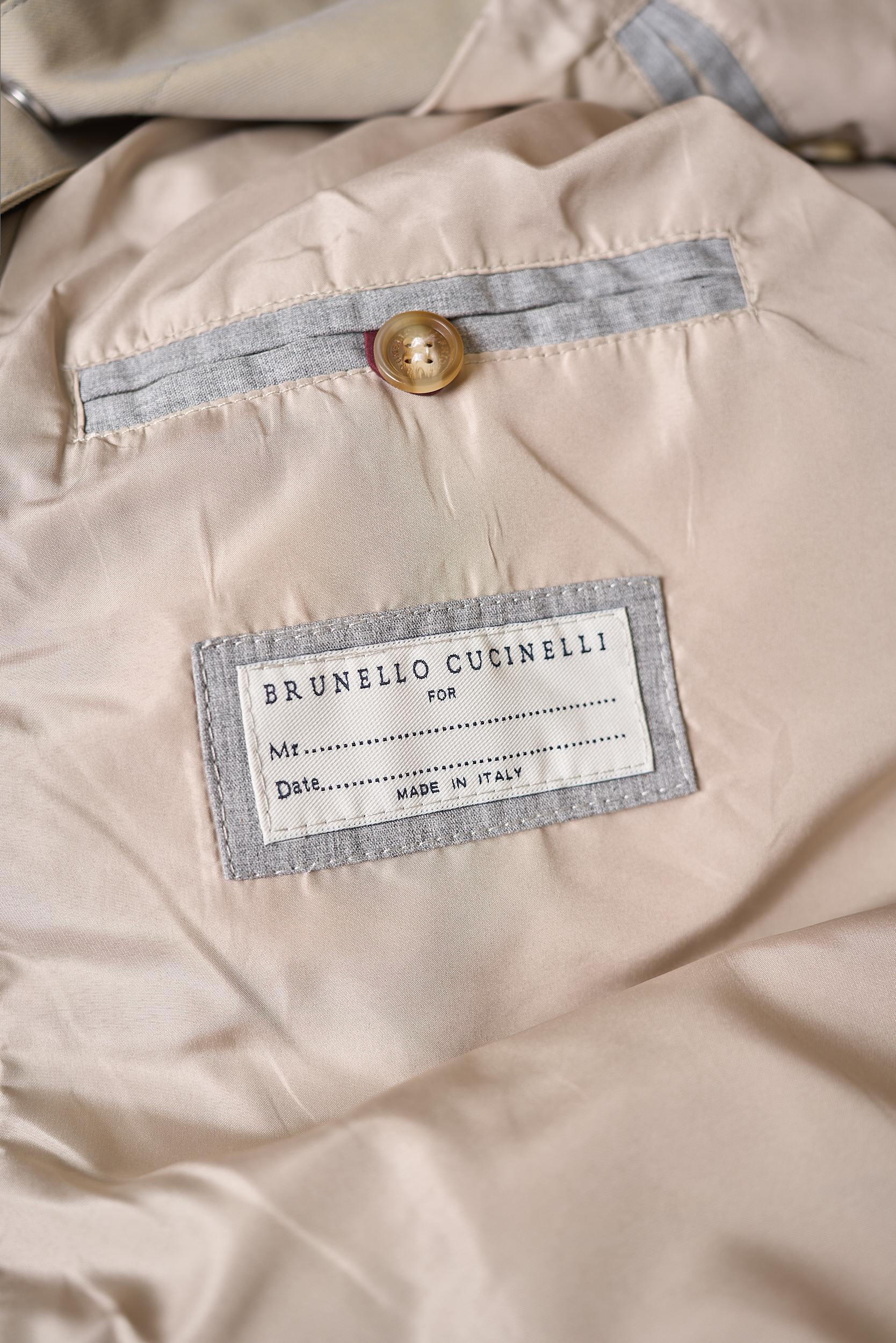 【入秋BC臻品之选：极简廓形夹克外套，辅料细节彰显质感】这款外套以利落简约的廓形为核心，整体线条流畅自然