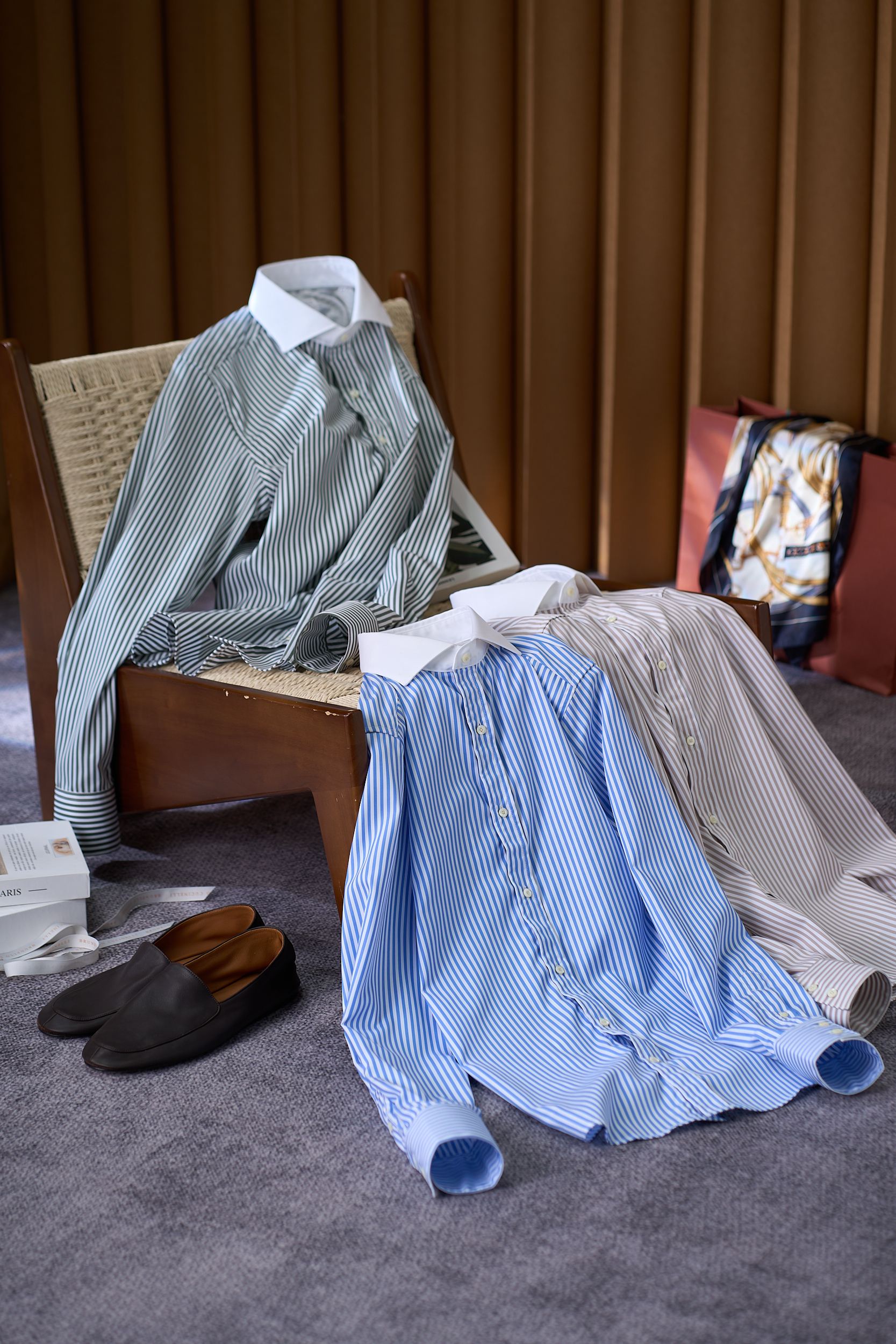 NO:522648,【Stripe control charm is refreshing!  Customer-supplied all-match cotton woven fabric for commuting versatile Windsor collar design long-sleeved shirt] exclusive for men's stripe control!  Refreshing and charming cotton Windsor collar long-sleeved shirt. It is specially designed for striped enthusiasts to easily wear out the shape and refreshing feeling. You can hold it in commuting and daily scenes. It is an indispensable and versatile item in the wardrobe. The core highlight is at a glance. Customer-supplied cotton fabrics are customized with customized grade cotton. The color weaving process makes the striped texture clear and full and not easy to fade. The touch is soft and breathable, and it will not sweat after wearing for a long time. It has a natural drooping feeling, and it will show the embarrassment of sloppy wrinkles. The classic Windsor collar design has a neat Windsor collar that modifies the neck lines, which is more refined and formal than the ordinary collar. It is an elite style in the workplace. Without a tie, it will be more casual and free, and the style is switched freely.  Commuting versatile attributes are simple striped patterns that are not suitable for occasions. You can wear T-shirts inside to create a casual layering feeling, and you can also wear suits and sweaters outside to suits and sweaters to suit business scenarios, easily cope with various needs such as work, dates, and parties. Details are of quality, and comfort are not allowed to be settled. Fine line-up locks, uniform and firm stitching, durable and not easy to deform, and can withstand the test of daily washing. Fit-fit tailoring design, not tight or dragging, taking into account the freedom of movement and body modification effect, and easily wear it neatly. M-3XL,,shirts,tees,t-shirt,business suit,ties,alexander wang19860909【条纹控魅力清爽！客供全棉色织面料通勤百搭温莎领设计长袖衬衫】男士条纹控专属！清爽魅力全棉温莎领长袖衬衫. 专为条纹爱好者打造,轻松穿出型格与清爽感,通勤、日常场景皆能hold住,是衣柜里不可或缺的百搭单品. 核心亮点,一眼心动  客供全棉色织面料精选定制级全棉材质,色织工艺让条纹纹理清晰饱满、不易褪色.触感柔软透气,久穿不闷汗,自带自然垂坠感,告别褶皱显邋遢的尴尬.  经典温莎领设计利落的温莎领型,修饰颈部线条,比普通领型更显精致正式,搭配领带是职场精英范,不打领带则多了份随性洒脱,风格切换自如.  通勤百搭属性简约条纹图案不挑场合,可内搭T恤打造休闲层次感,也能外搭西装、针织衫适配商务场景,轻松应对上班、约会、聚会等多种需求. 细节见品质,舒适不将就  精细走线锁边,针脚均匀牢固,耐穿不易变形,经得起日常水洗考验.  合身剪裁设计,不紧绷不拖沓,兼顾活动自由度与身形修饰效果,轻松穿出利落感. 码数M-3XL,,shirts,tees，t-shirt,business suit,ties,alexander wang,Men's clothing