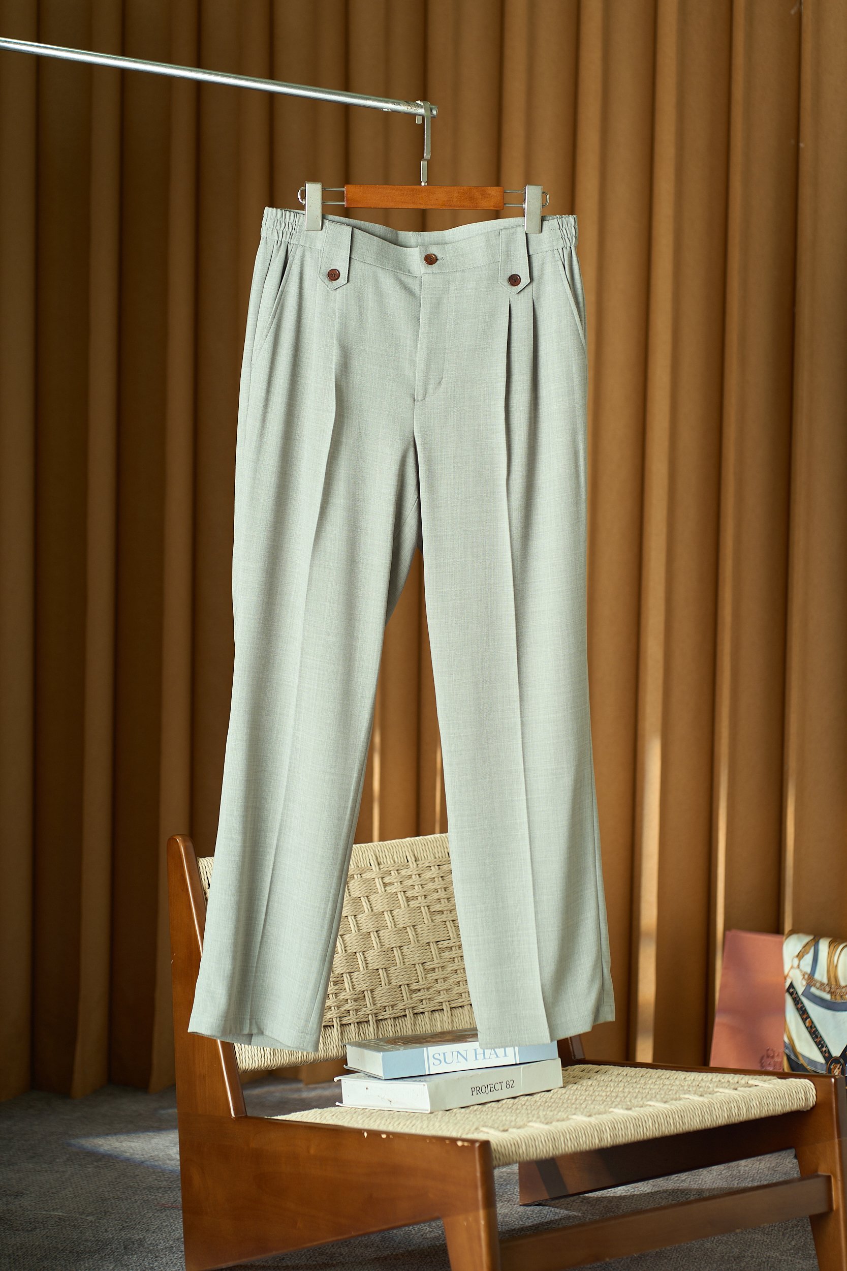 NO:855992,【Select JPN imported fabrics!  Containing acetate mulberry silk fiber to create a unique waist design, comfortable and breathable casual trousers] Men's LP acetate mulberry silk casual trousers | JPN imported fabrics, unlocking comfort and style. When the delicacy of JPN's imported fabrics and ingenious tailoring meet, LP's casual trousers break the rules - with the luxury of acetate mulberry silk, combined with the comfort of a slightly wide version, it redefines the high-end sense of men's daily wear. 1.  The fabric is luxuriously selected from JPN imported acetate mulberry silk, which has a high-end feel. The core ingredient is a combination of acetate fiber and mulberry silk, which combines the advantages of both fabrics. Mulberry silk brings a natural, skin-friendly and smooth touch, and is non-irritating when worn close to the skin. The acetate fiber improves the stiffness of the fabric, making it less likely to wrinkle after long-term wear. It also resists pilling and keeps the pants shape neat.  Using JPN imported weaving technology, the fabric has a delicate luster, not an exaggerated gloss, but a low-key 'noble feeling'. The difference in texture can be seen under daily light, and it is highly breathable. It will not make you sweaty or stick to your legs when worn in spring and summer. 2. The pattern design is slightly wide and comfortable + the unique waistband makes it look better and more practical to wear.  The slightly wide cut says goodbye to the constraints of tight pants and the drag of wide-leg pants. The shape of the pants is naturally relaxed from the waist to the trouser legs, which can modify the shape of the legs (cover thick legs and O-shaped legs) without affecting walking or sitting for a long time, making it comfortable for daily commuting or weekend outings.  The unique waist details are different from ordinary elastic waists or belt waists. Invisible elastic webbing is added to the waistband, and it is matched with simple metal decorative buckles, which not only ensures easy putting on and taking off, but also avoids the embarrassment of 'stretching the belly'. The details show the sense of design, and can be worn without deliberately matching. 3. The scene is suitable for wearing one piece for many occasions, and it is versatile and does not pick a style.  Whether it is a casual style with a T-shirt + canvas shoes, or a light business style with a shirt + leather shoes, these pants can be seamlessly matched. Classic colors such as light khaki and dark gray are not picky about the skin tone and can be easily integrated into the wardrobe. There is no need to think about the matching. Just put it on and you will have a clean and stylish look.  A good pair of casual pants is the savior of 'lazy people's outfits' and the embodiment of quality life. LP's model uses the luxurious feel of JPN imported fabrics as a base, and uses ingenious tailoring to solve the pain point of 'looking good but not comfortable', making daily wear both stylish and burden-free. Size M-3XL (light gray, light green, yellow), loro piana, shirts, tees, t-shirt,19860909【甄选JPN进口面料！含醋酸桑蚕丝纤维匠心打造独特腰头设计微阔舒适透气版型休闲长裤】男士LP家醋酸桑蚕丝休闲长裤｜JPN进口面料,解锁舒适与格调. 当JPN进口面料的细腻与匠心剪裁相遇,LP家这款休闲长裤便打破常规——以醋酸桑蚕丝的奢感,搭配微阔版型的自在,重新定义男士日常穿着的高级感. 1. 面料奢选JPN进口醋酸桑蚕丝,触感自带高级感  核心成分融合醋酸纤维与桑蚕丝,兼具两种面料优势桑蚕丝带来天然亲肤的柔滑触感,贴肤穿无刺激；醋酸纤维提升面料挺括度,久穿不易皱,还能抗起球,保持裤型整洁.  采用JPN进口织造工艺,面料自带细腻光泽,不是浮夸的亮面,而是低调的“贵气感”,日常光线下就能看出质感区别,且透气性拉满,春夏穿不闷汗、不粘腿. 2. 版型设计微阔舒适+独特腰头,好看更实穿  微阔剪裁告别紧身裤的束缚与阔腿裤的拖沓,裤型从腰腹到裤脚自然放宽,能修饰腿型（遮小粗腿、O型腿）,同时不影响行走、久坐,日常通勤或周末出游都自在.  独特腰头细节区别于普通松紧腰或皮带腰,腰头加入隐形弹力织带,搭配简约金属装饰扣,既保证穿脱方便,又避免了“勒肚子”的尴尬,细节处彰显设计感,不用刻意搭配也能穿出层次感. 3. 场景适配一条穿遍多场合,百搭不挑风格 无论是搭配T恤+帆布鞋的休闲风,还是衬衫+皮鞋的轻商务风,这条裤子都能无缝衔接.浅卡其、深灰等经典色不挑肤色,轻松融入衣柜,不用费脑思考搭配,随手一套就是干净利落的型男感. 一条好的休闲裤,是“懒人穿搭”的救星,更是质感生活的体现.LP家这款,用JPN进口面料的奢感打底,用匠心剪裁解决“好看不舒适”的痛点,让日常穿着既有格调,又无负担. 码数M-3XL（浅灰色 浅绿 黄色）,,loro piana,shirts,tees，t-shirt,,Men's clothing