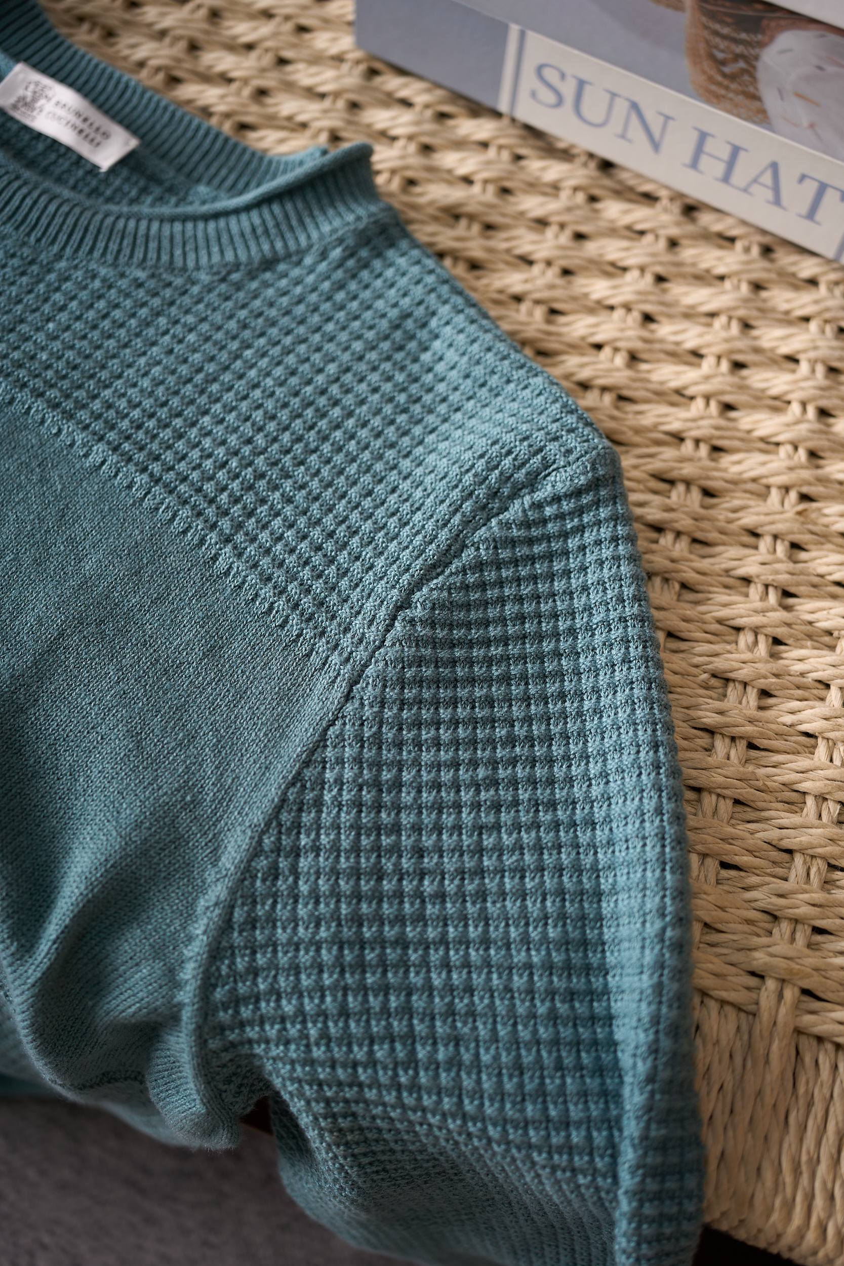 【航海的灵感优雅独特华夫格卷边圆领设计77%亚麻23%棉色织纱线长袖针织衫】男士航海风华夫格长袖针织衫：