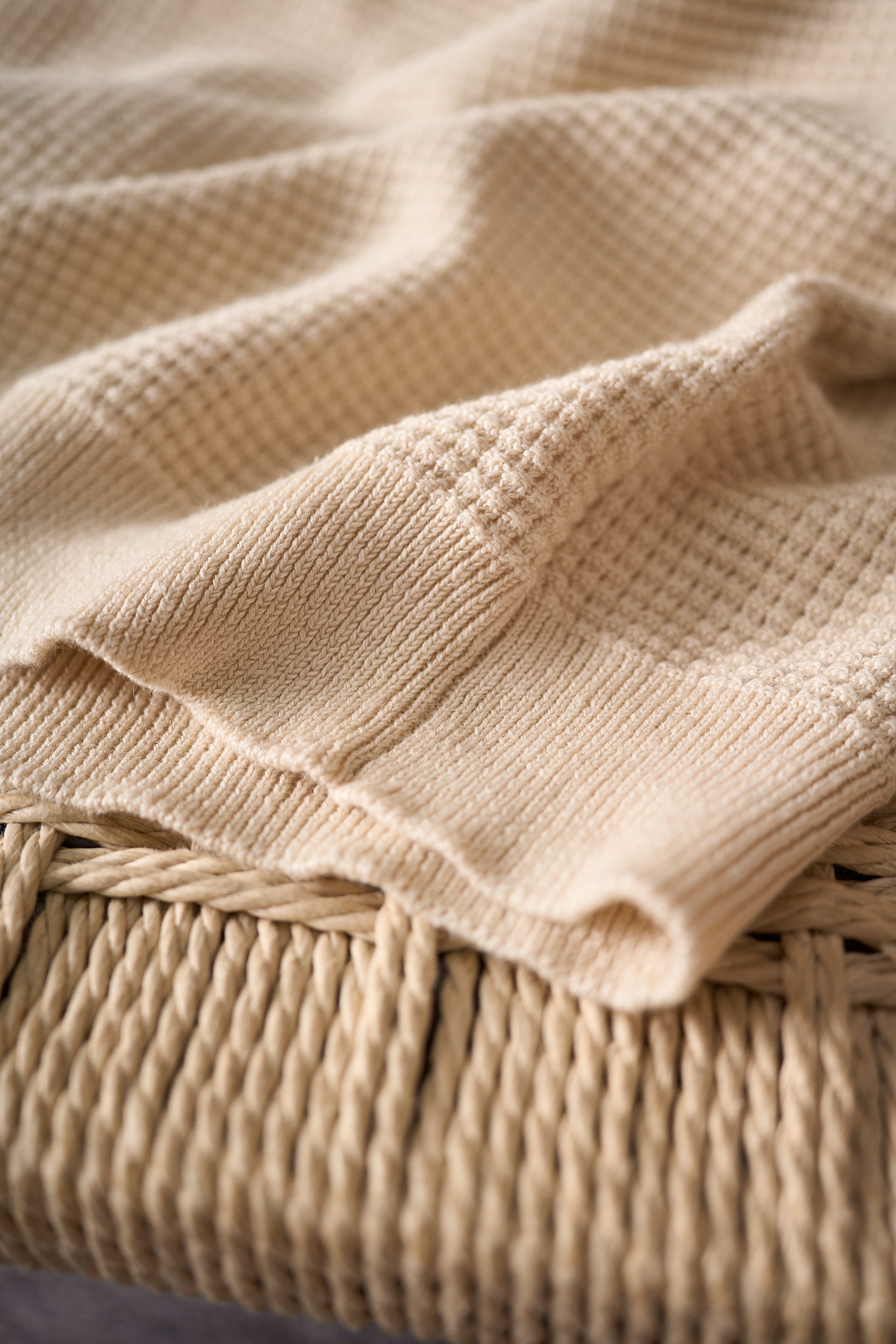 【航海的灵感优雅独特华夫格卷边圆领设计77%亚麻23%棉色织纱线长袖针织衫】男士航海风华夫格长袖针织衫：