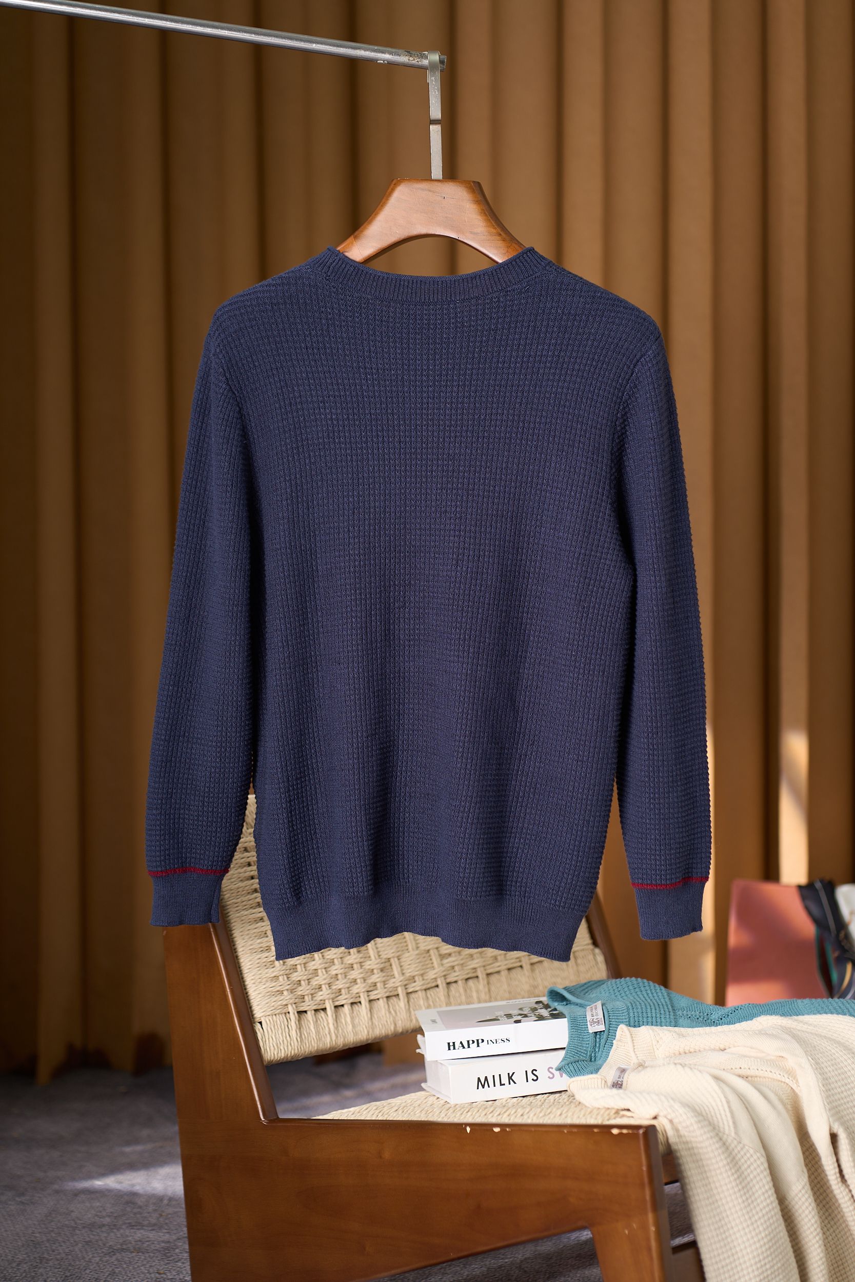 【航海的灵感优雅独特华夫格卷边圆领设计77%亚麻23%棉色织纱线长袖针织衫】男士航海风华夫格长袖针织衫：