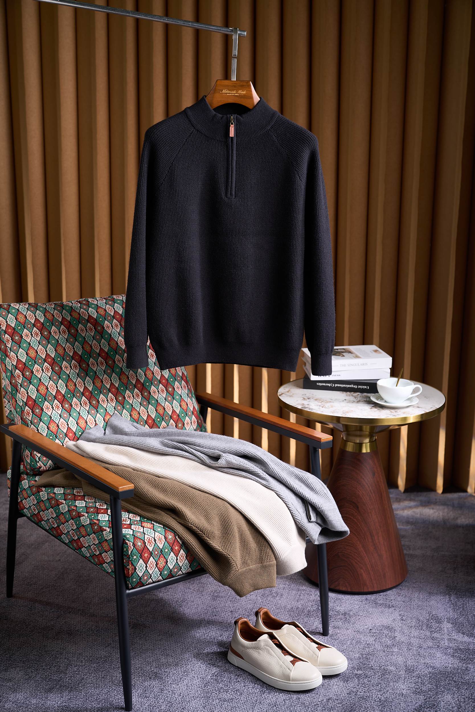 皮革半拉链针织衫，选用含34.6%羊毛提花元宝针织法插肩袖立领针织衫男士半拉链立领针织衫，质感上新，暖意