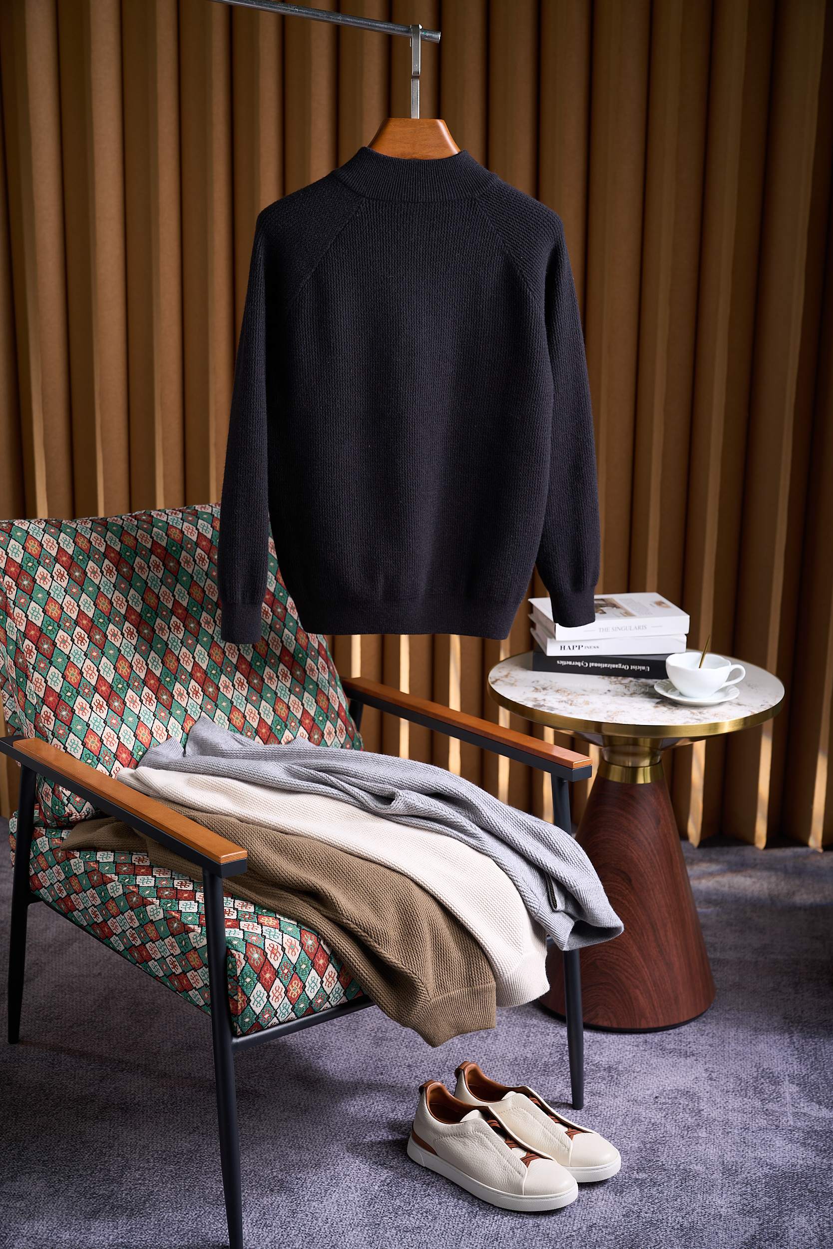 皮革半拉链针织衫，选用含34.6%羊毛提花元宝针织法插肩袖立领针织衫男士半拉链立领针织衫，质感上新，暖意