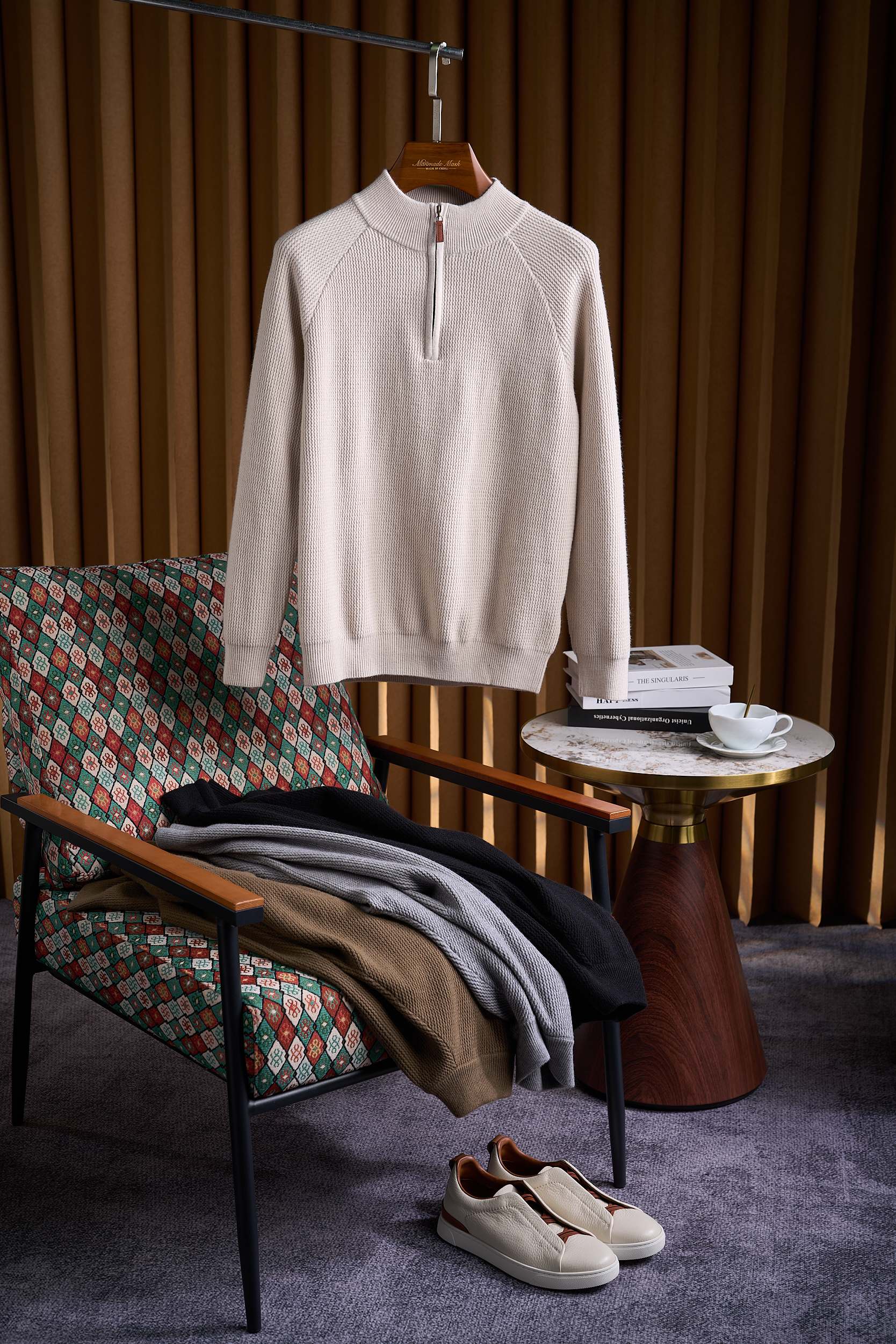 皮革半拉链针织衫，选用含34.6%羊毛提花元宝针织法插肩袖立领针织衫男士半拉链立领针织衫，质感上新，暖意