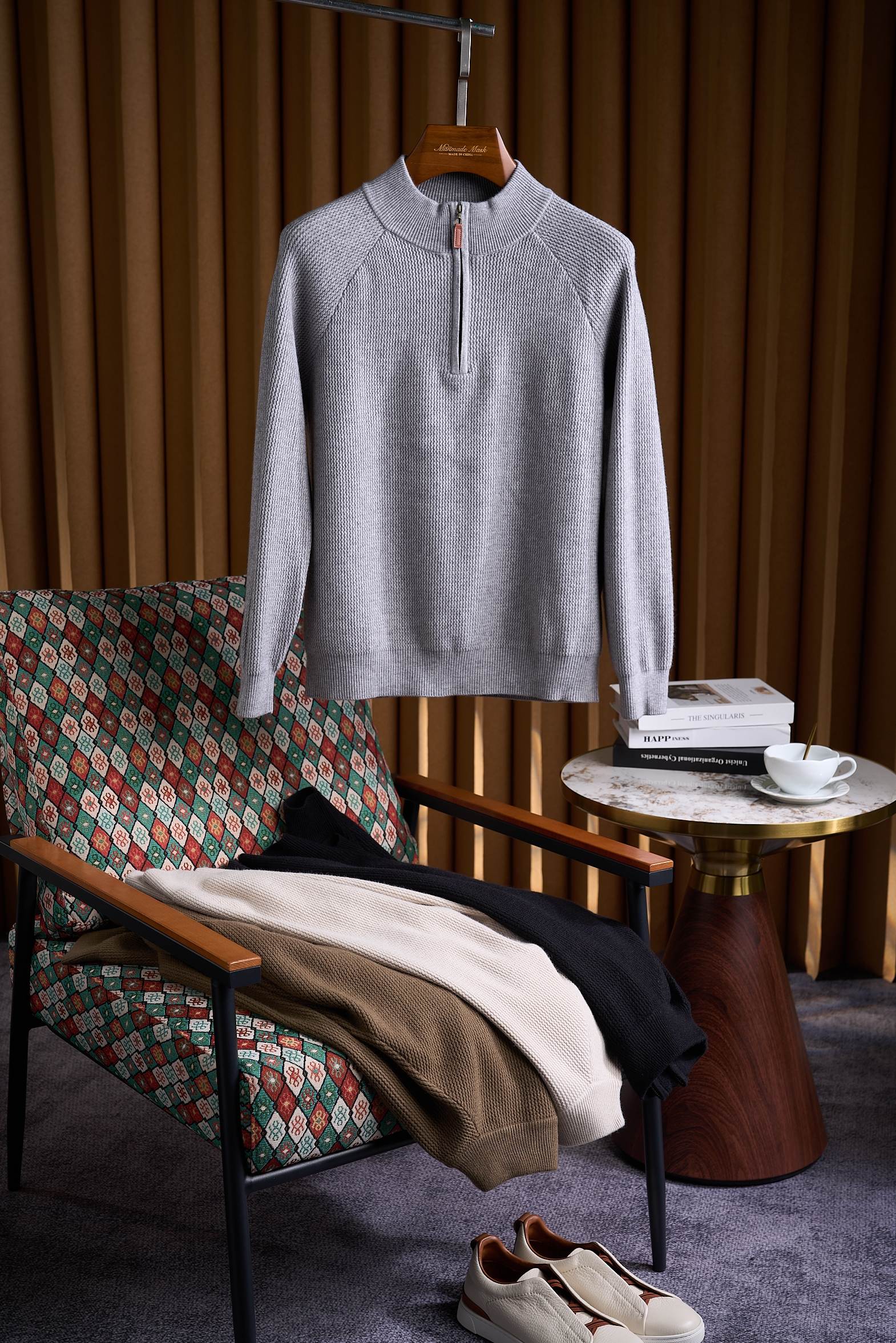 皮革半拉链针织衫，选用含34.6%羊毛提花元宝针织法插肩袖立领针织衫男士半拉链立领针织衫，质感上新，暖意