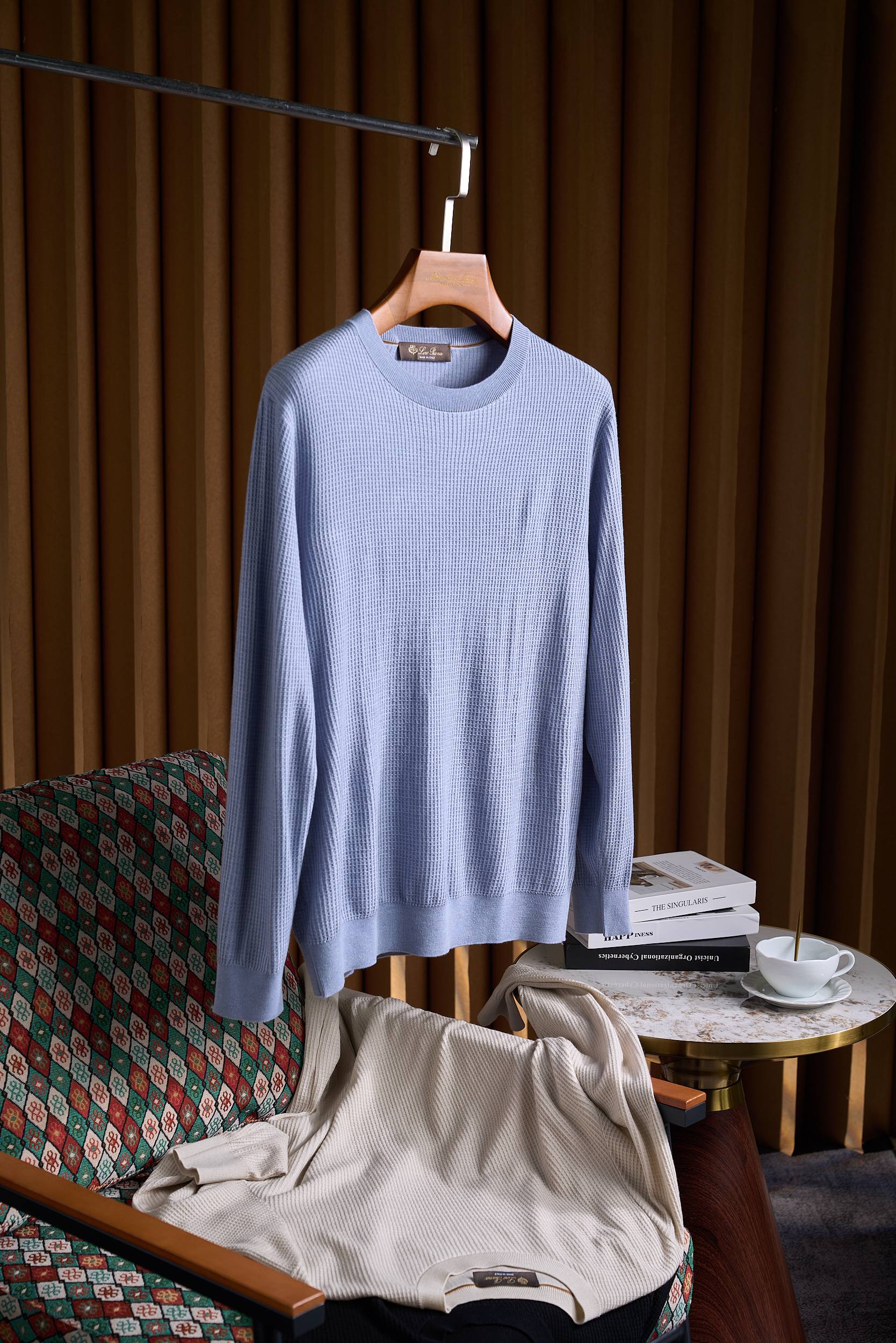 可内搭外穿的针织衫！含羊毛桑蚕丝混纺纱线穿着舒适柔软立体华夫格针织圆领羊毛衫男士圆领华夫格羊毛衫：一衣两