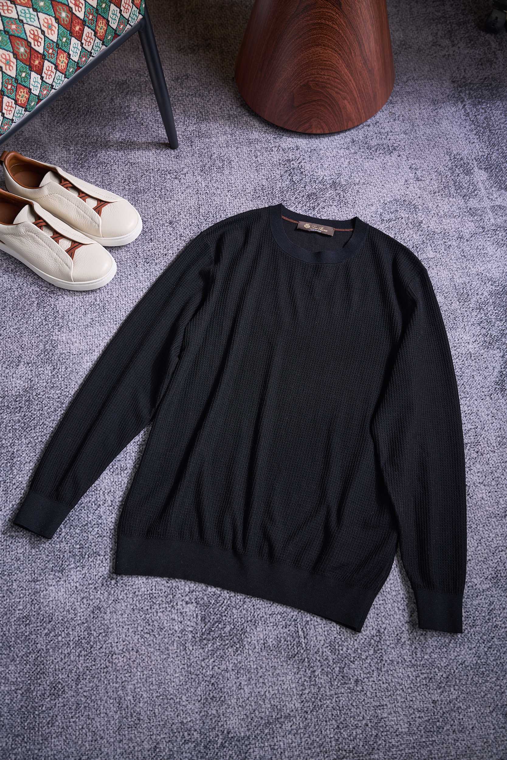 【可内搭外穿的针织衫！含羊毛桑蚕丝混纺纱线穿着舒适柔软立体华夫格针织圆领羊毛衫】男士圆领华夫格羊毛衫：一