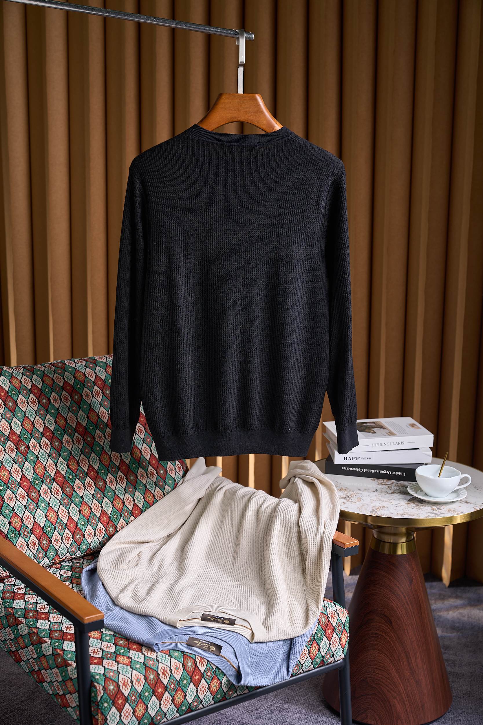 【可内搭外穿的针织衫！含羊毛桑蚕丝混纺纱线穿着舒适柔软立体华夫格针织圆领羊毛衫】男士圆领华夫格羊毛衫：一