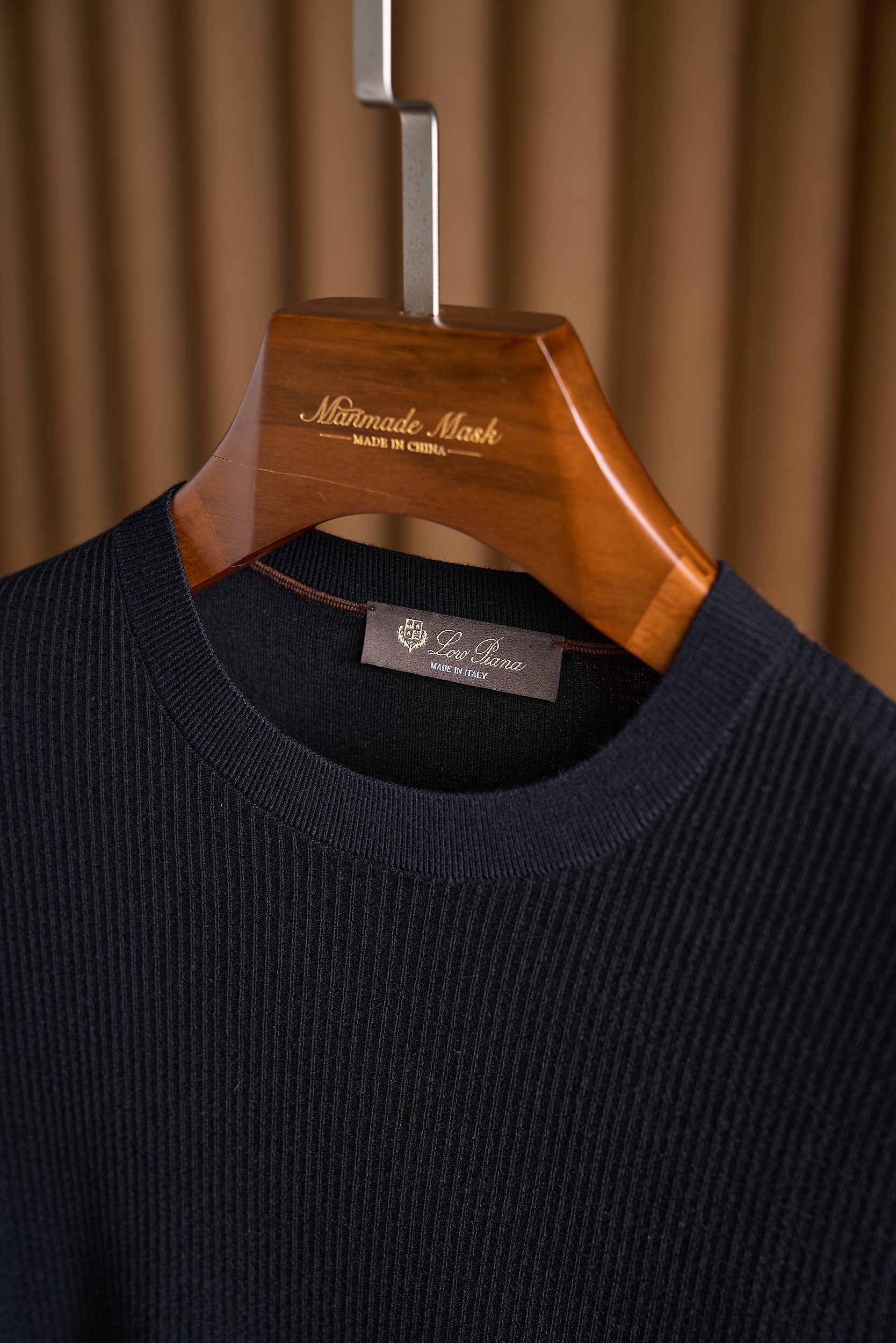 【可内搭外穿的针织衫！含羊毛桑蚕丝混纺纱线穿着舒适柔软立体华夫格针织圆领羊毛衫】男士圆领华夫格羊毛衫：一