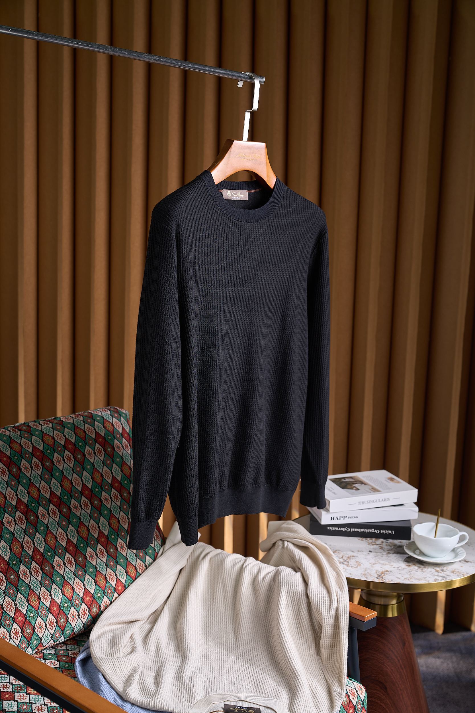 可内搭外穿的针织衫！含羊毛桑蚕丝混纺纱线穿着舒适柔软立体华夫格针织圆领羊毛衫男士圆领华夫格羊毛衫：一衣两