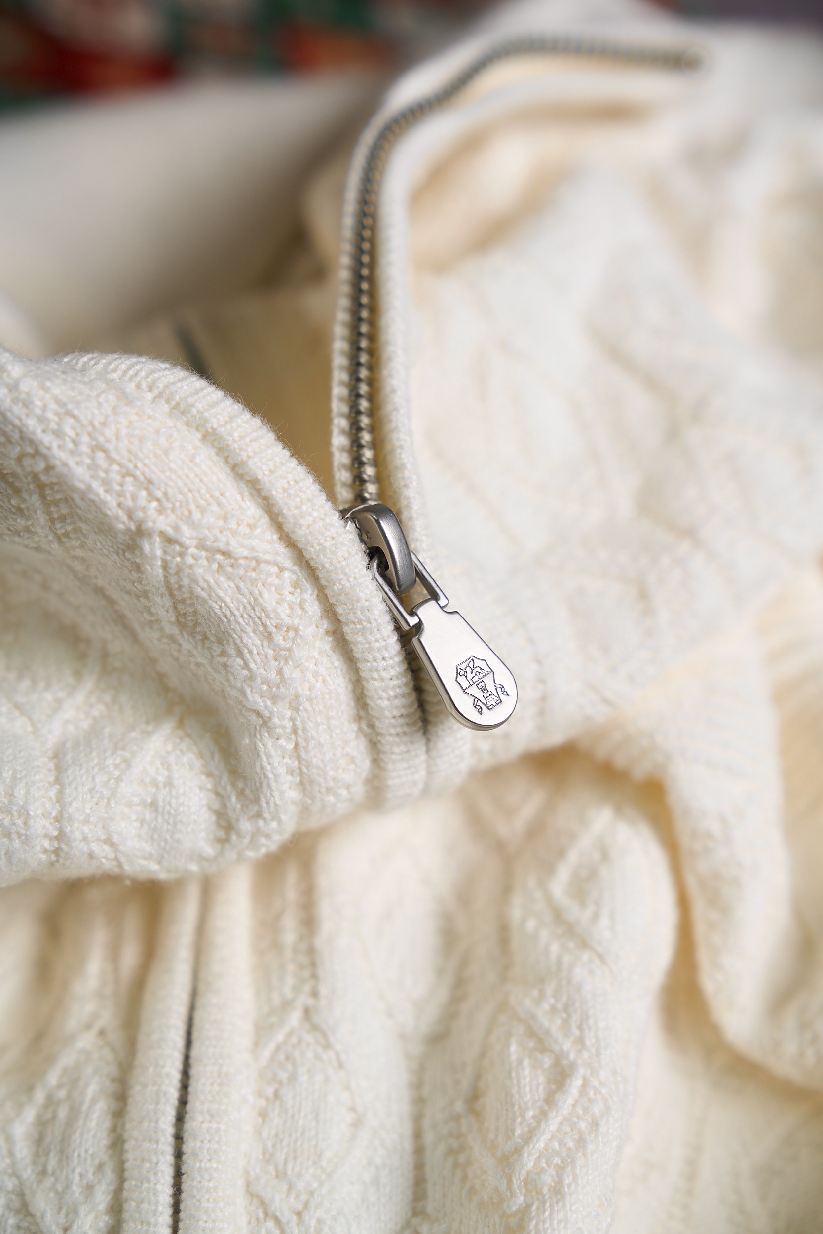 【BC家针织提花客供纱线含77%亚麻23%棉立领拉链款针织开衫外套】BC家男士立领拉链针织开衫：亚麻棉混