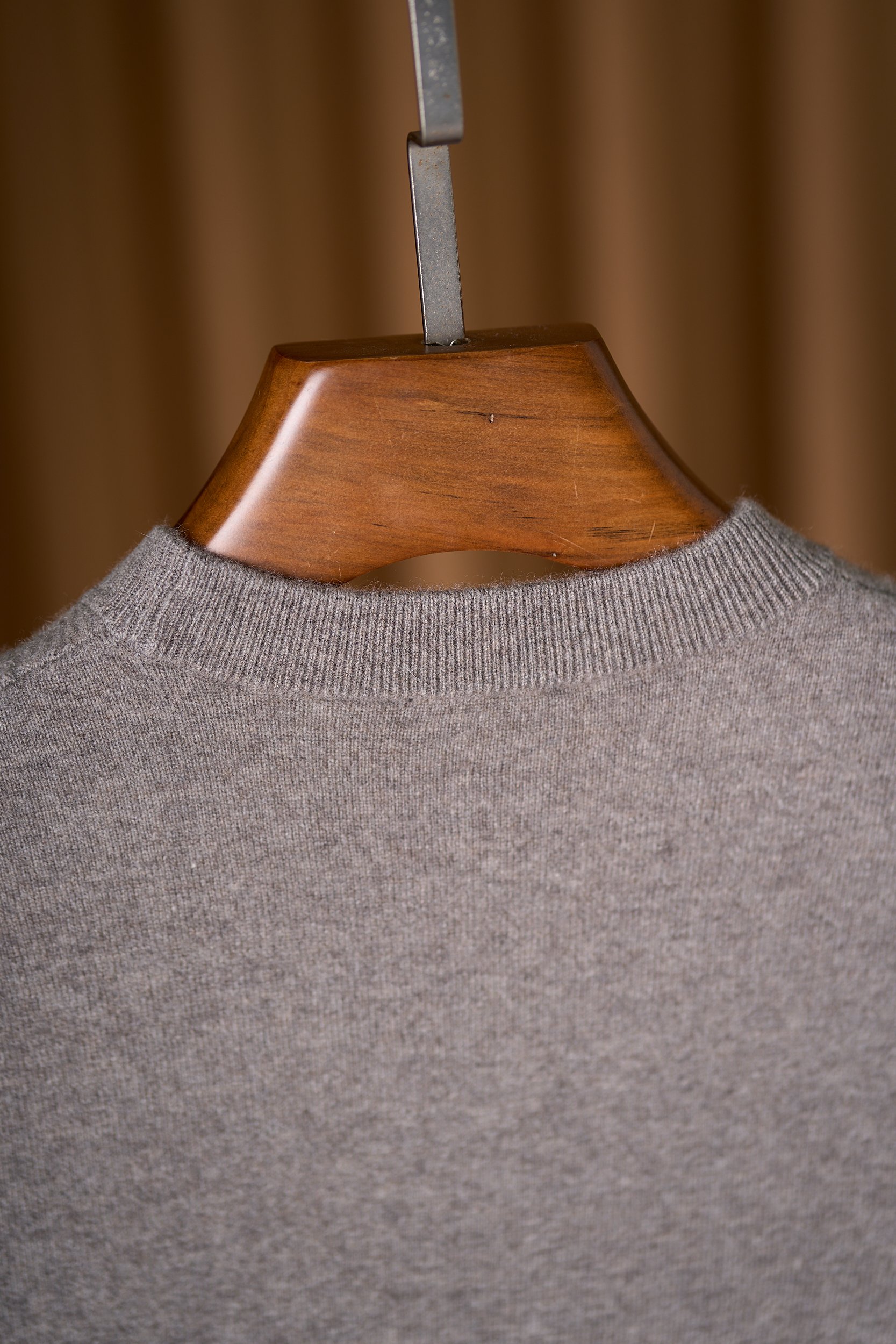 【Brioni18微米几何图形套头羊绒衫，揽一缕暖绒入怀，赴一场冬日诗意之约】Brioni羊绒衫，奢享云