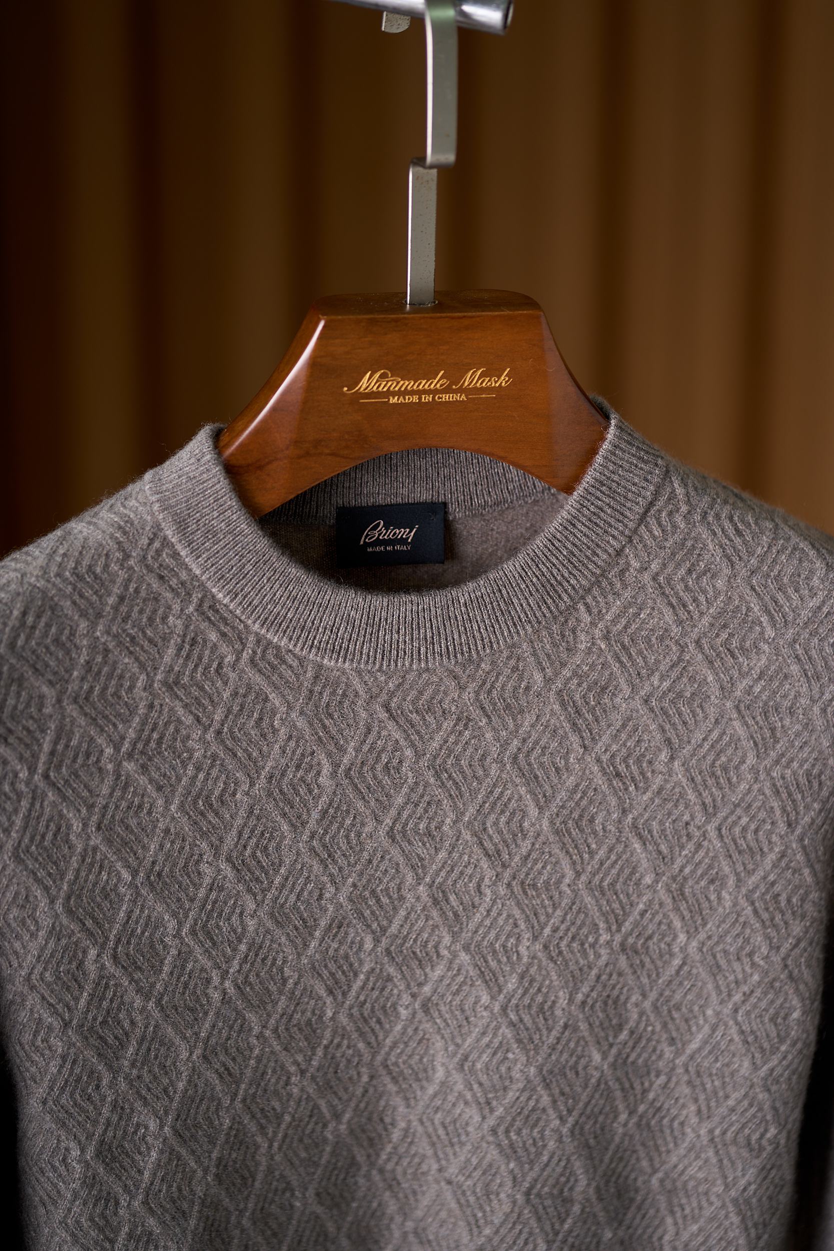 【Brioni18微米几何图形套头羊绒衫，揽一缕暖绒入怀，赴一场冬日诗意之约】Brioni羊绒衫，奢享云