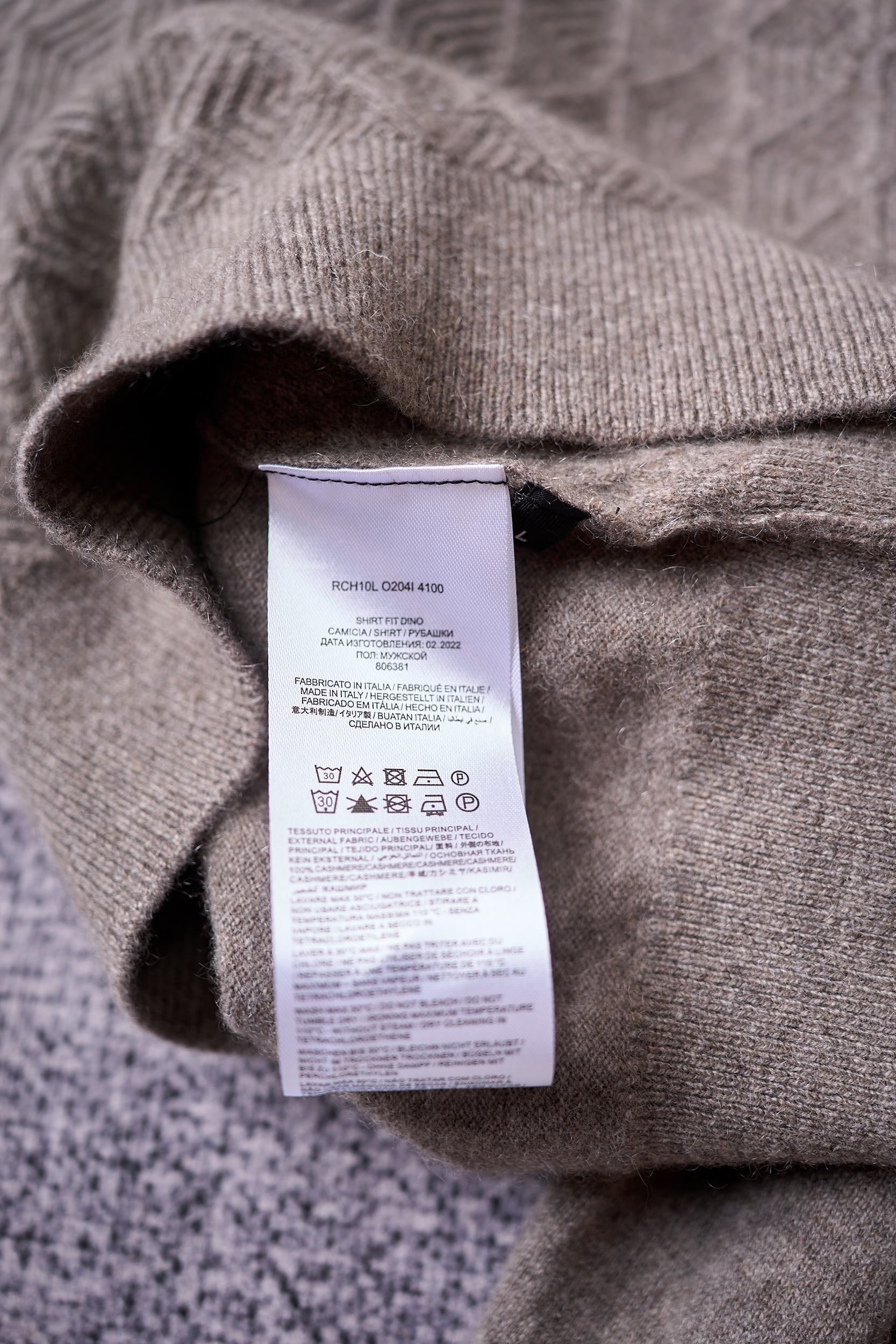 【Brioni18微米几何图形套头羊绒衫，揽一缕暖绒入怀，赴一场冬日诗意之约】Brioni羊绒衫，奢享云