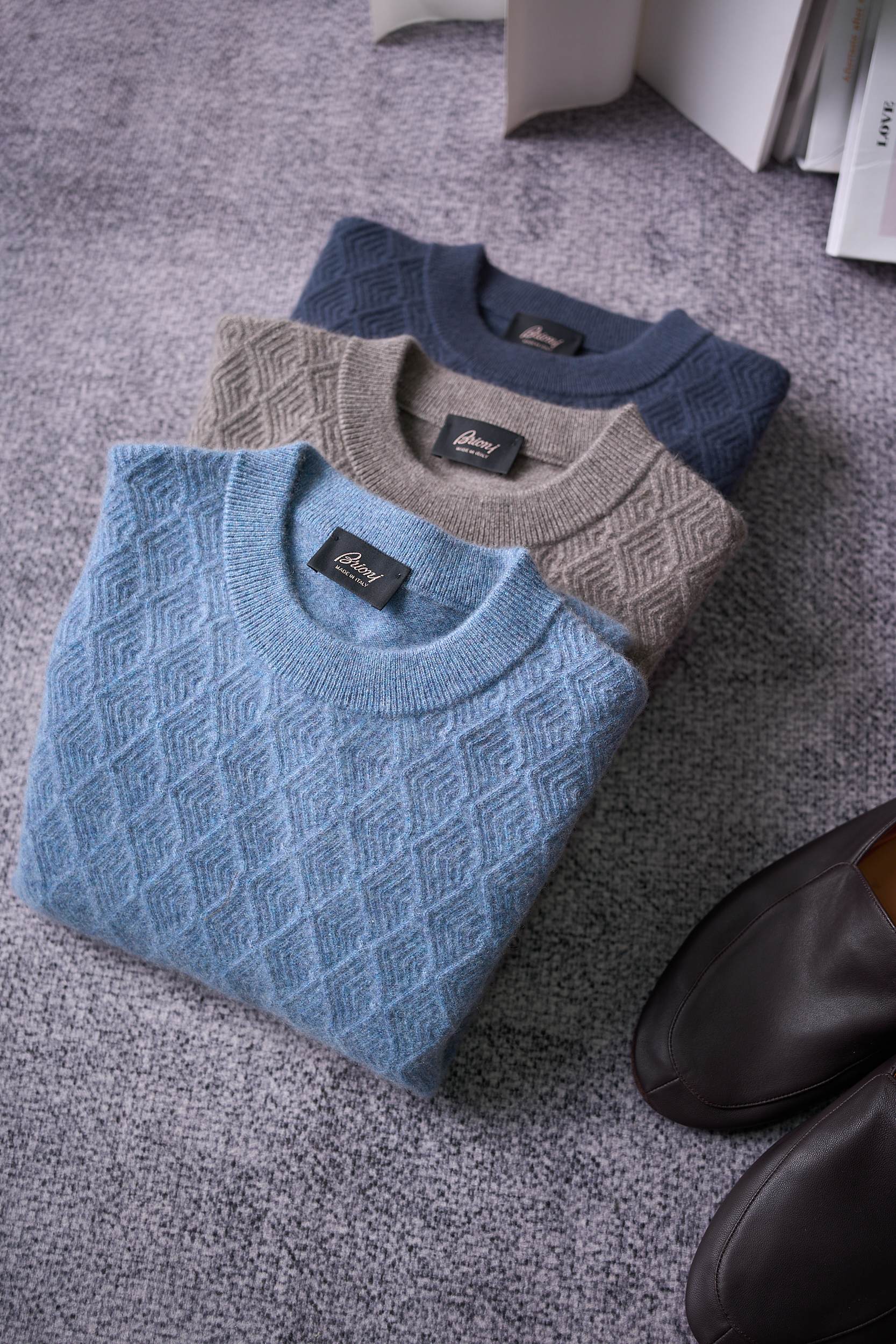 【Brioni18微米几何图形套头羊绒衫，揽一缕暖绒入怀，赴一场冬日诗意之约】Brioni羊绒衫，奢享云