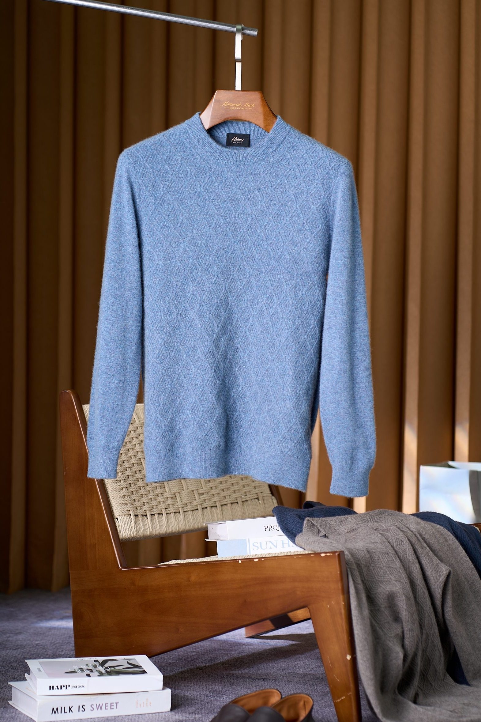 【Brioni18微米几何图形套头羊绒衫，揽一缕暖绒入怀，赴一场冬日诗意之约】Brioni羊绒衫，奢享云