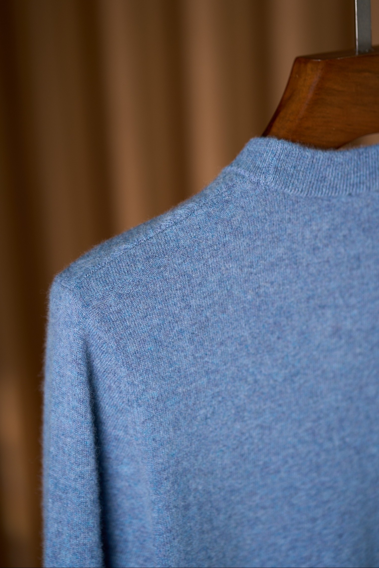 【Brioni18微米几何图形套头羊绒衫，揽一缕暖绒入怀，赴一场冬日诗意之约】Brioni羊绒衫，奢享云