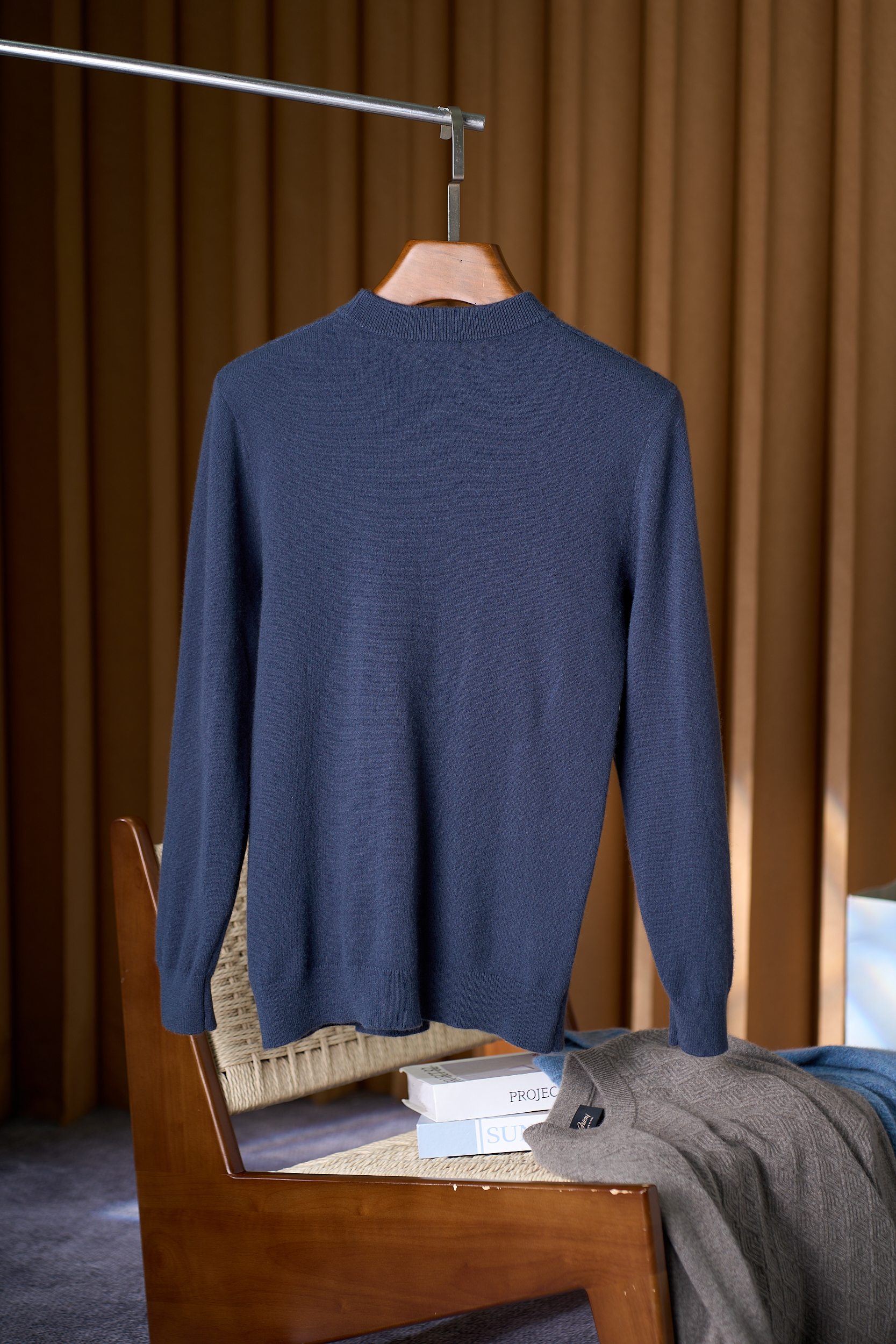 【Brioni18微米几何图形套头羊绒衫，揽一缕暖绒入怀，赴一场冬日诗意之约】Brioni羊绒衫，奢享云