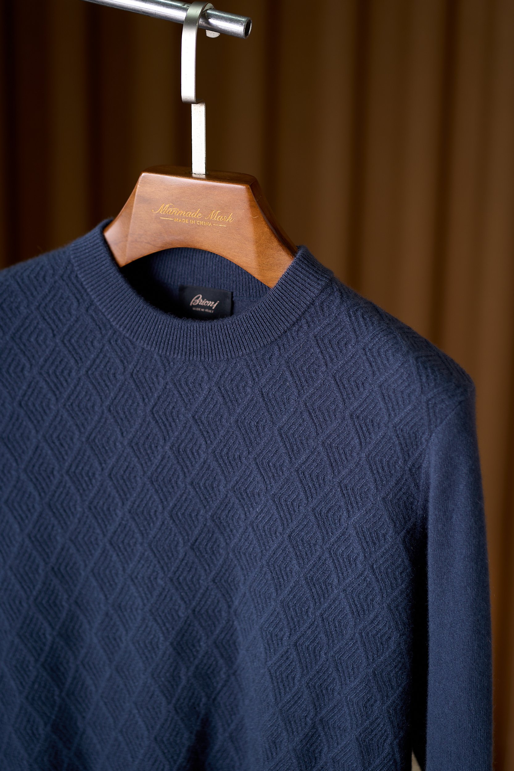 【Brioni18微米几何图形套头羊绒衫，揽一缕暖绒入怀，赴一场冬日诗意之约】Brioni羊绒衫，奢享云