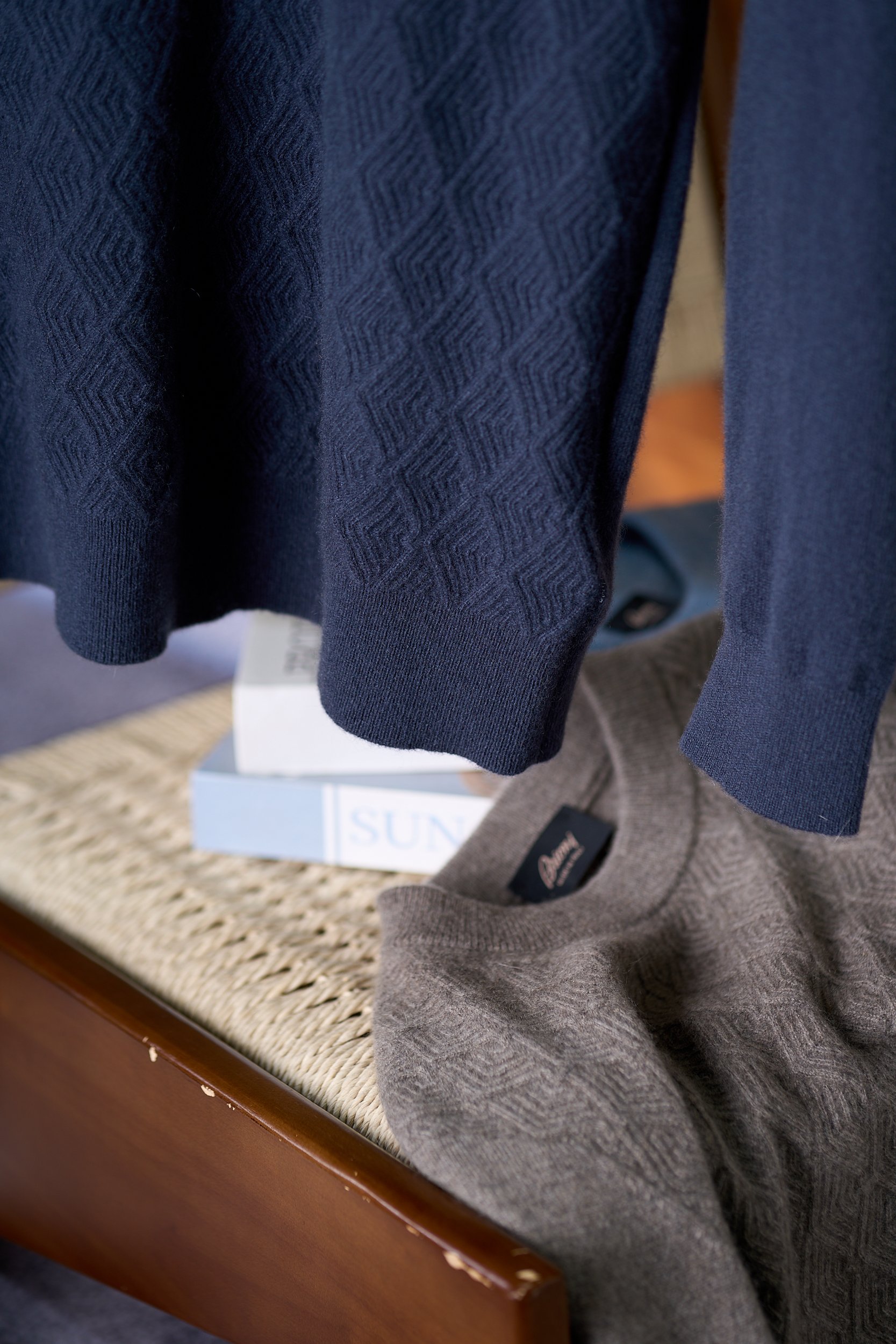 【Brioni18微米几何图形套头羊绒衫，揽一缕暖绒入怀，赴一场冬日诗意之约】Brioni羊绒衫，奢享云