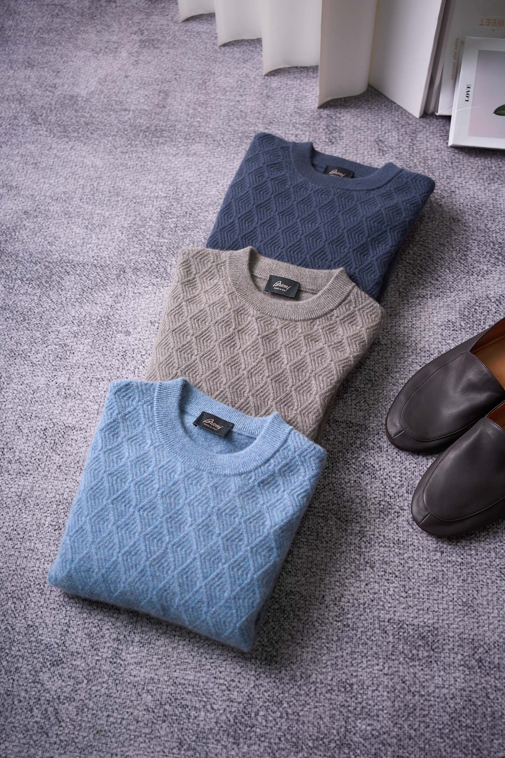 【Brioni18微米几何图形套头羊绒衫，揽一缕暖绒入怀，赴一场冬日诗意之约】Brioni羊绒衫，奢享云