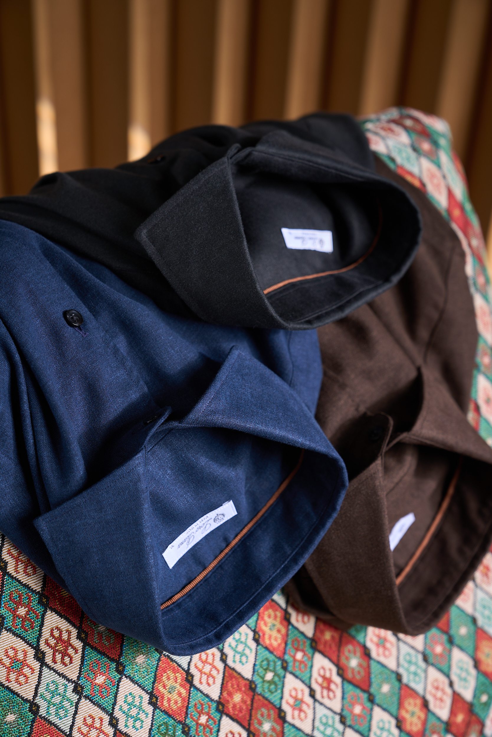 【轻柔的羊毛交织细腻的丝绸，定制成衣染色工艺的温莎领商务衬衫】诺悠翩雅有着悠久的纺织历史和精湛的工艺传统