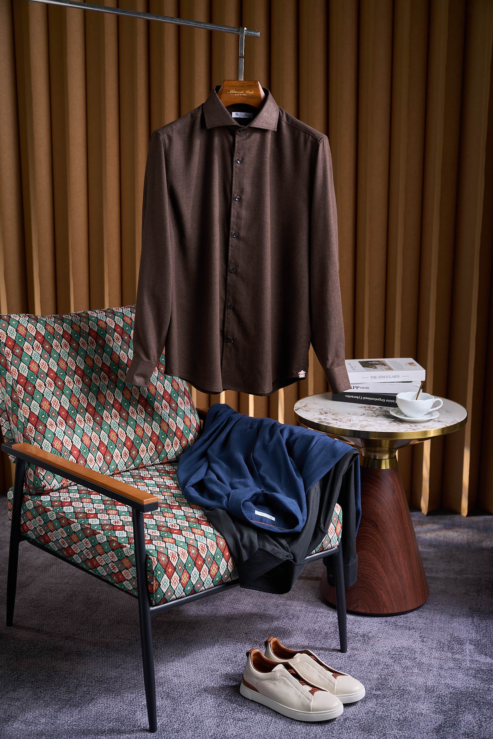 【轻柔的羊毛交织细腻的丝绸，定制成衣染色工艺的温莎领商务衬衫】诺悠翩雅有着悠久的纺织历史和精湛的工艺传统