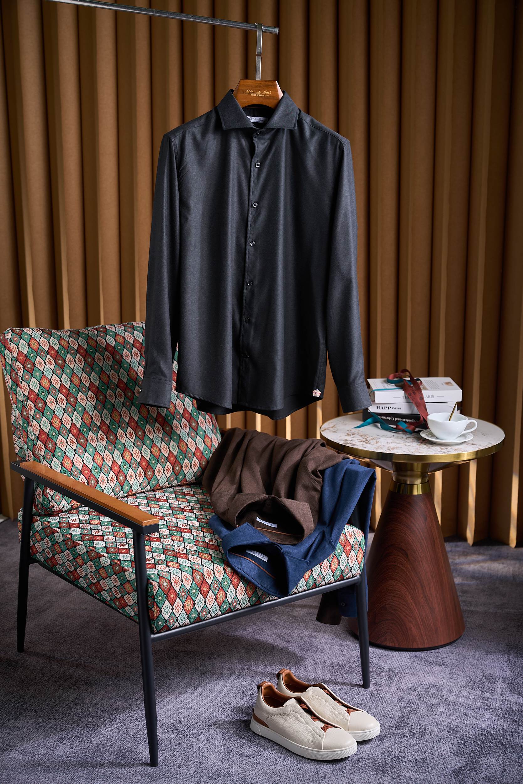 【轻柔的羊毛交织细腻的丝绸，定制成衣染色工艺的温莎领商务衬衫】诺悠翩雅有着悠久的纺织历史和精湛的工艺传统