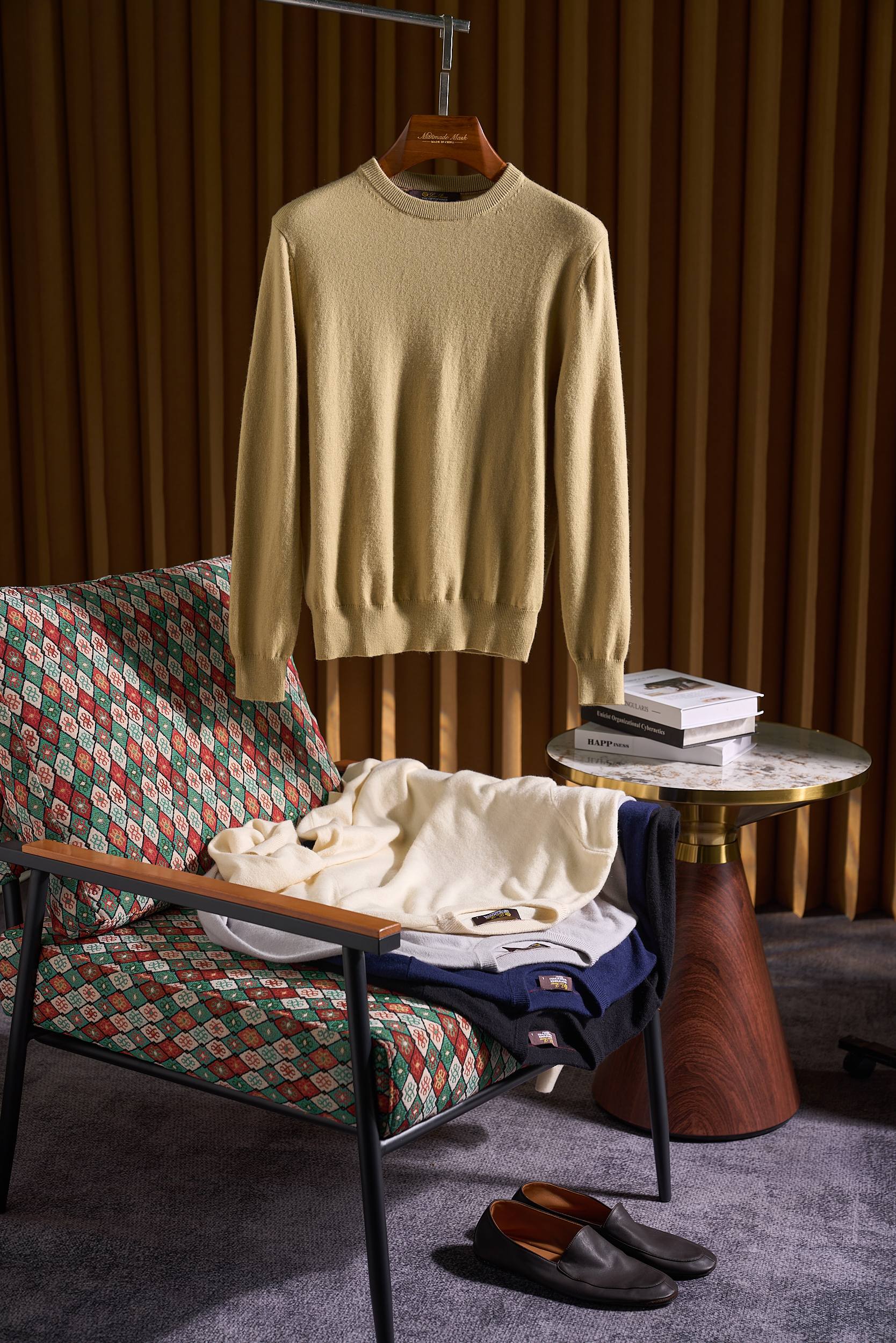 NO:538582,With gentle weaving, the classic and simple pullover sweater recommends you a classic sweater from Nou Pianya. With its excellent quality and exquisite craftsmanship, it has become the favorite of many fashion enthusiasts. This sweater uses top-quality wool fabrics, which feels soft and delicate, as light as clouds. It has excellent warmth and can make you feel the warmth of spring even in the cold winter. Natural characteristics make the sweater have good breathability, keep the skin dry and comfortable, and care for your skin all day. It adopts a classic round neck style, which is simple and elegant, versatile and practical. Whether paired with casual pants or dress pants, you can easily create different styles. The details show the quality, exquisite stitching and considerate tailoring, so that the sweater fits the body curves and shows an elegant figure.  In terms of color selection, we provide a variety of classic colors, cream white, gentle and elegant, light gray and blue, calm and atmospheric, olive yellow is full of vitality, deep navy blue, deep and restrained, classic black and versatile fashion, to meet your outfit needs in different occasions. Size M-4XL, sweaters, alexander wang19860909以温柔织就冬日浪漫绮梦,经典简约套头羊毛衫为你推荐一款来自诺悠翩雅的经典羊毛衣,它以其卓越的品质和精湛的工艺,成为了众多时尚爱好者的心头好. 这款毛衣选用了顶级羊毛面料,触感柔软细腻,如同云朵般轻盈.它具有出色的保暖性能,即使在严寒的冬日,也能让你感受到如春般的温暖.天然特性使得毛衣具有良好的透气性,保持肌肤干爽舒适,全天候呵护你的肌肤. 采用了经典的圆领款式,简约大方,百搭实用.无论是搭配休闲裤还是正装裤,都能轻松打造出不同的风格.细节之处更是彰显品质,精致的缝线和贴心的剪裁,让毛衣贴合身体曲线,展现优雅身姿. 在色彩选择上,我们提供了多种经典色系,奶油白温柔优雅、浅灰蓝沉稳大气、橄榄黄富有活力、深海军蓝深邃内敛、经典黑百搭时尚,满足你在不同场合的穿搭需求. 码数M-4XL,,sweaters,alexander wang,Men's clothing