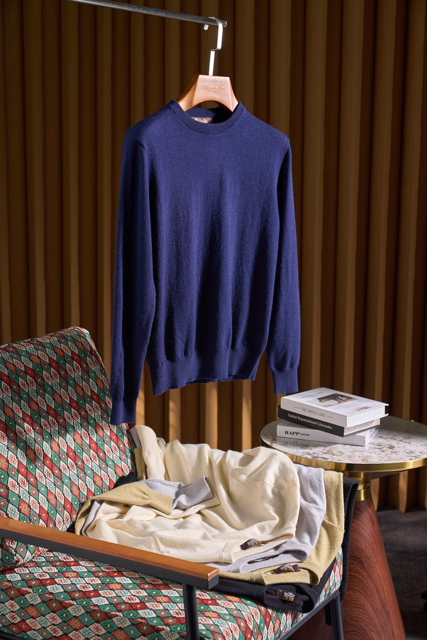 NO:538585,With gentle weaving, the classic and simple pullover wool recommends you a classic sweater from Nouo Pianya. With its excellent quality and exquisite craftsmanship, it has become the favorite of many fashion enthusiasts. This sweater uses top-quality wool fabrics, which feels soft and delicate, as light as clouds. It has excellent warmth and can make you feel the warmth of spring even in the cold winter. Natural characteristics make the sweater have good breathability, keep the skin dry and comfortable, and care for your skin all day. It adopts a classic round neck style, which is simple and elegant, versatile and practical. Whether paired with casual pants or dress pants, you can easily create different styles. The details show the quality, exquisite stitching and considerate tailoring, so that the sweater fits the body curves and shows an elegant posture.  In terms of color selection, we provide a variety of classic colors, cream white, gentle and elegant, light gray blue, calm and atmospheric, olive yellow is energetic, deep navy blue, deep and restrained, classic black and versatile fashion, to meet your outfit needs in different occasions. Size M-4XL, sweaters, alexander wang19860909以温柔织就冬日浪漫绮梦,经典简约套头羊毛为你推荐一款来自诺悠翩雅的经典羊毛衣,它以其卓越的品质和精湛的工艺,成为了众多时尚爱好者的心头好. 这款毛衣选用了顶级羊毛面料,触感柔软细腻,如同云朵般轻盈.它具有出色的保暖性能,即使在严寒的冬日,也能让你感受到如春般的温暖.天然特性使得毛衣具有良好的透气性,保持肌肤干爽舒适,全天候呵护你的肌肤. 采用了经典的圆领款式,简约大方,百搭实用.无论是搭配休闲裤还是正装裤,都能轻松打造出不同的风格.细节之处更是彰显品质,精致的缝线和贴心的剪裁,让毛衣贴合身体曲线,展现优雅身姿. 在色彩选择上,我们提供了多种经典色系,奶油白温柔优雅、浅灰蓝沉稳大气、橄榄黄富有活力、深海军蓝深邃内敛、经典黑百搭时尚,满足你在不同场合的穿搭需求. 码数M-4XL,,sweaters,alexander wang,Men's clothing