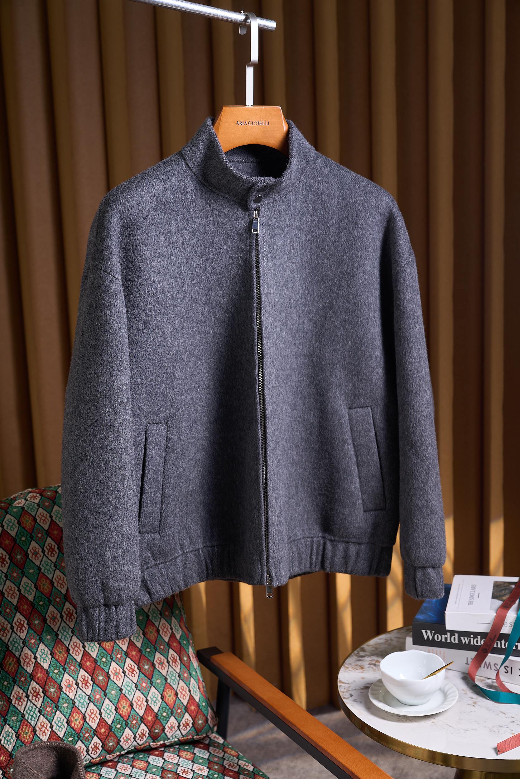 【微阔时尚立领花纱羊毛羊绒混纺双面尼双拉链设计夹克毛呢外套】男士微阔立领花纱毛呢夹克：双拉链设计，解锁高